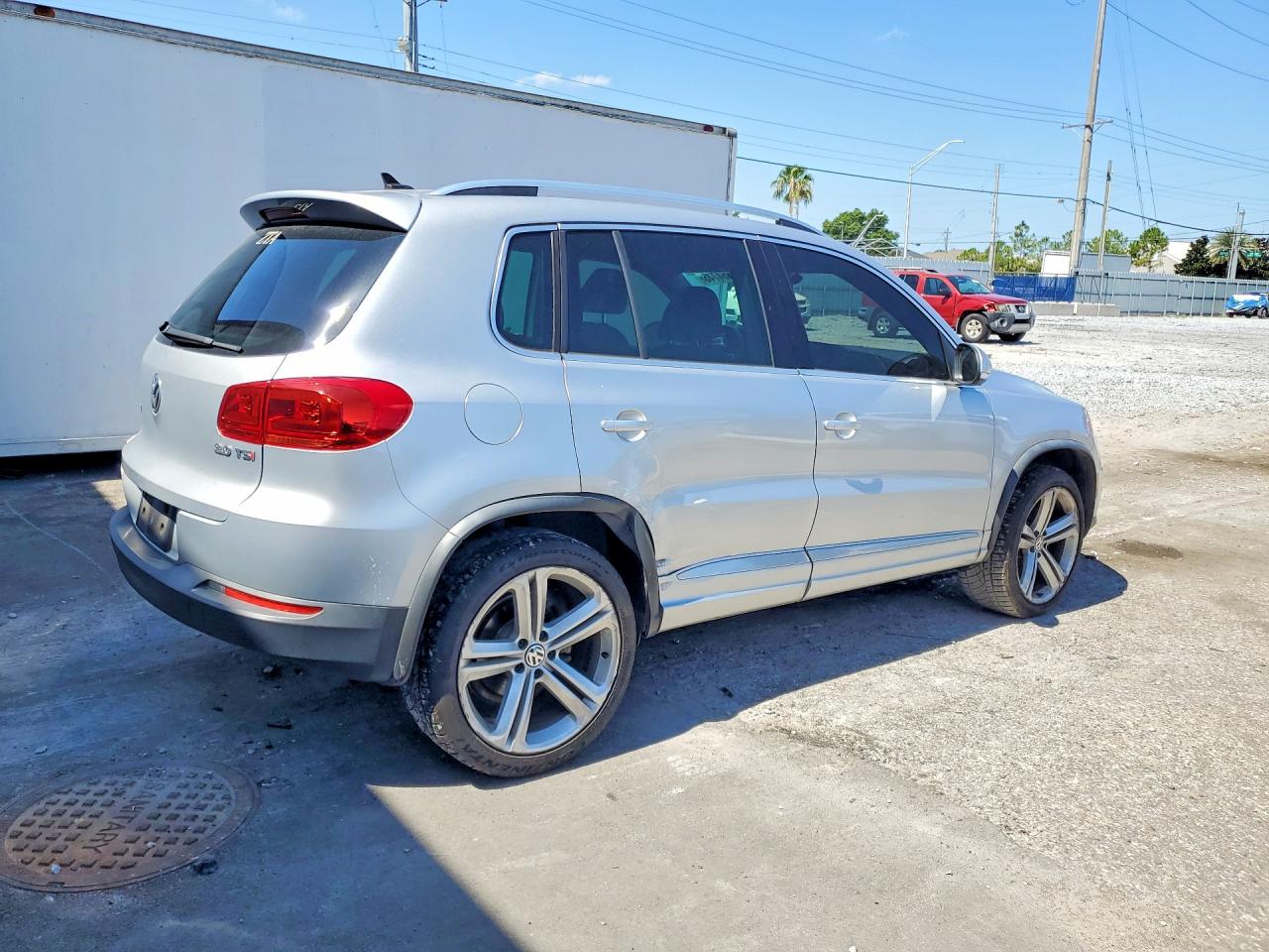 2014 Volkswagen Tiguan S Серебряный vin: WVGAV3AXXEW054506
