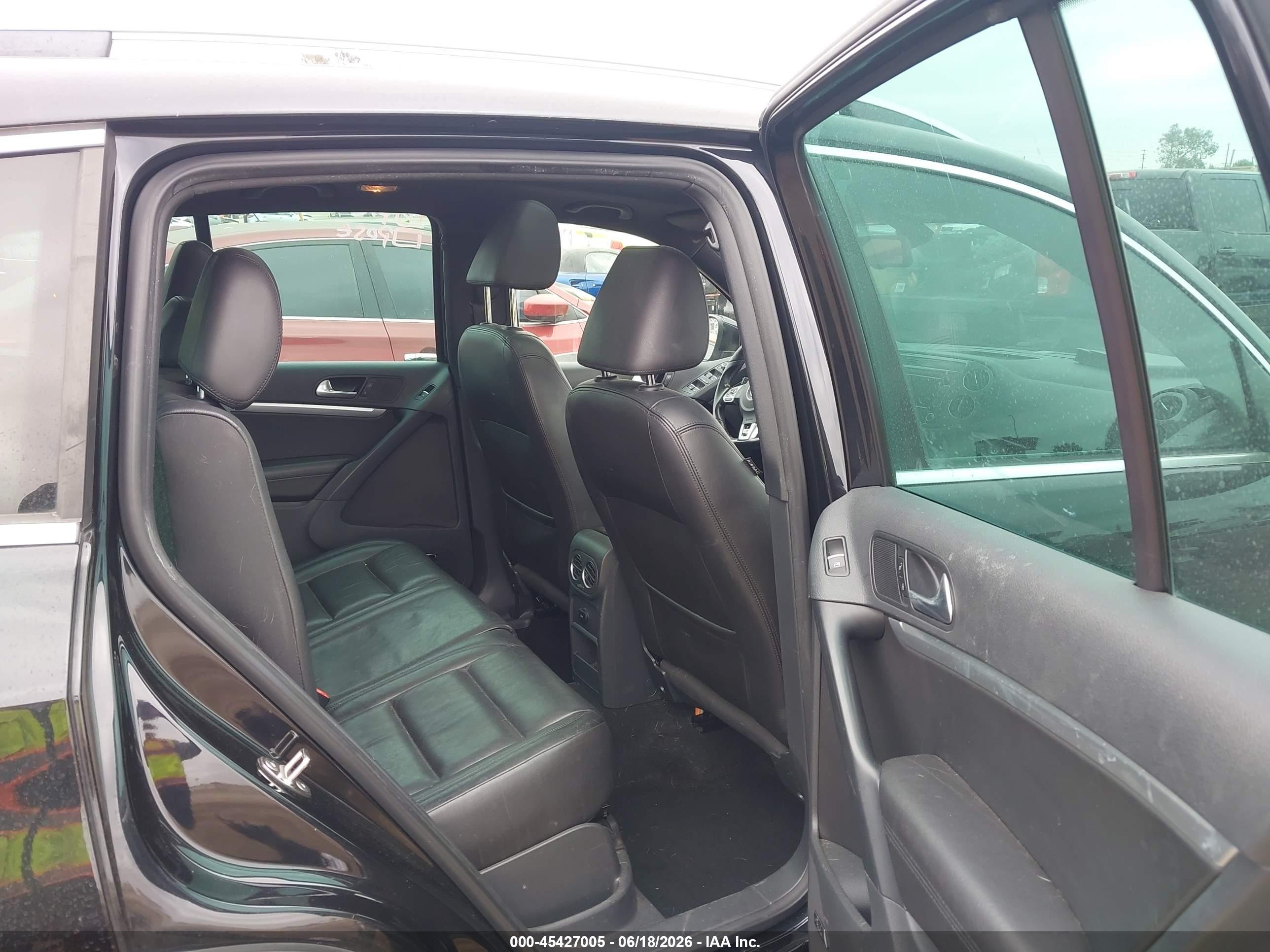 2014 Volkswagen Tiguan R-line Black vin: WVGAV3AXXEW071192