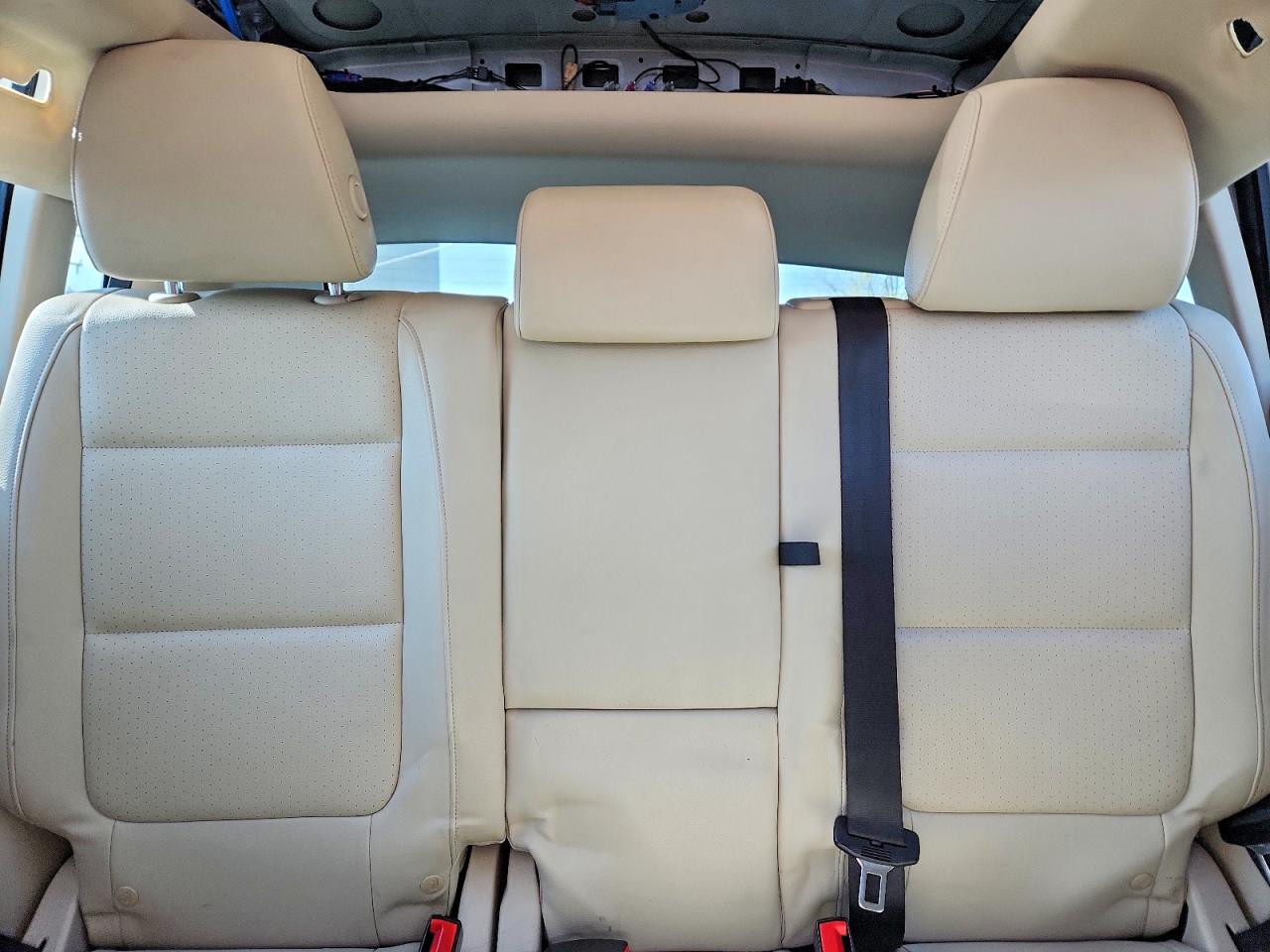 2014 Volkswagen Tiguan S White vin: WVGAV3AXXEW562992