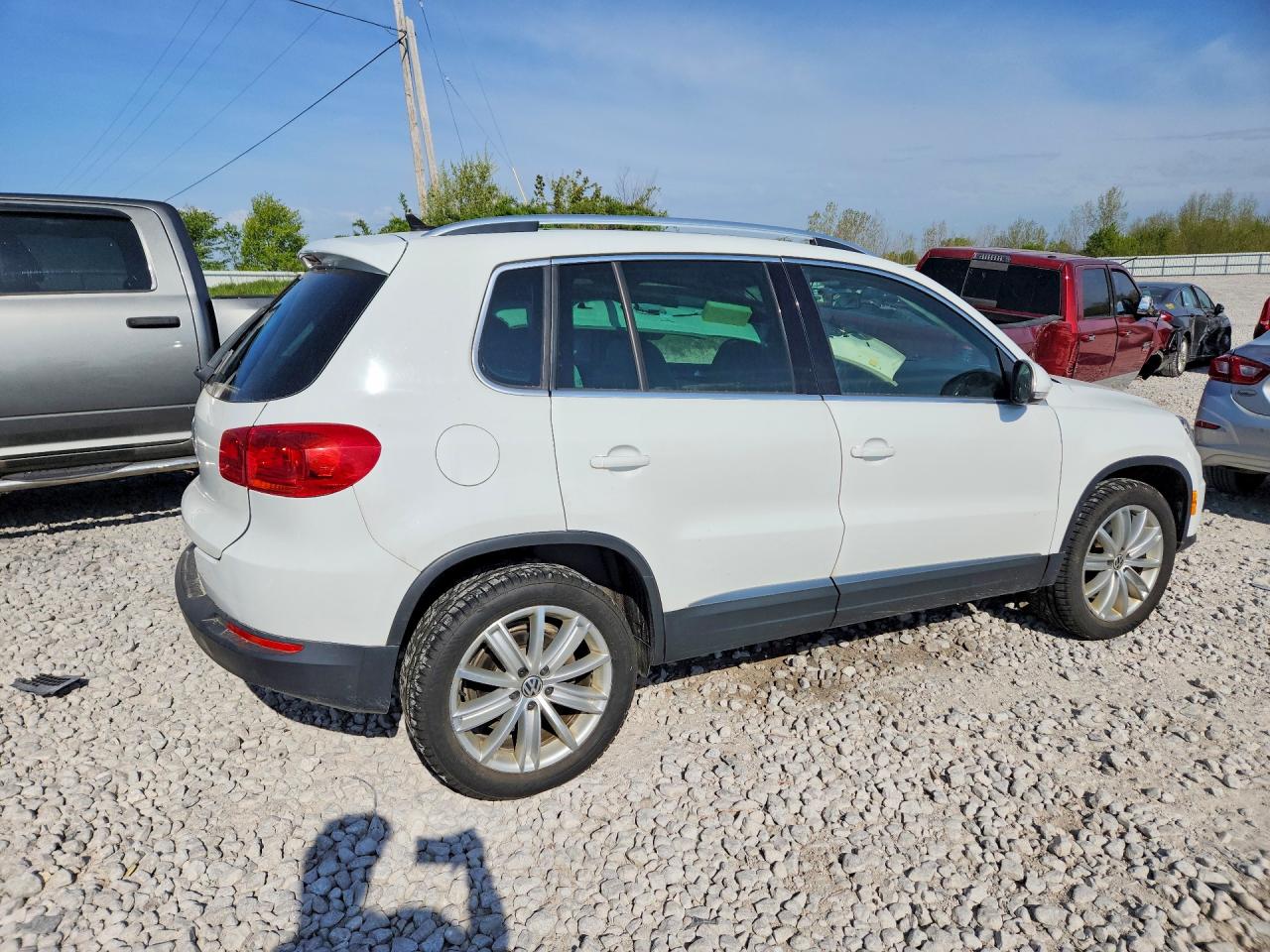 2014 Volkswagen Tiguan S White vin: WVGAV3AXXEW562992