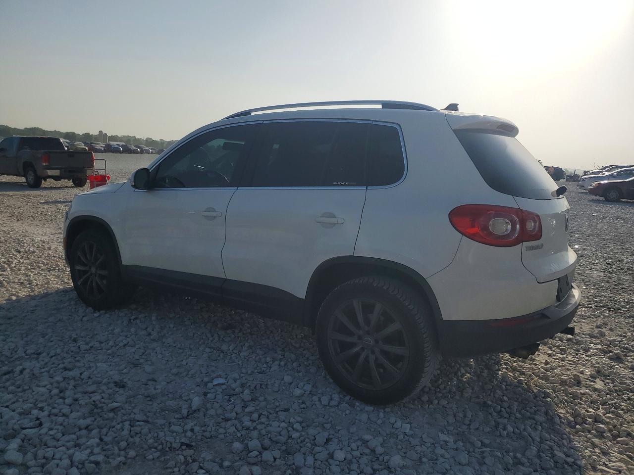 2009 Volkswagen Tiguan S White vin: WVGAV75N09W511958