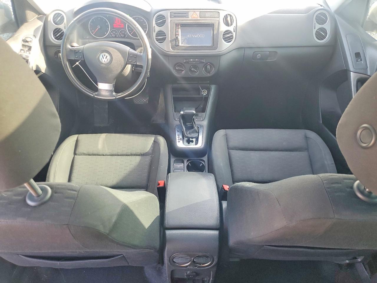 2009 Volkswagen Tiguan S White vin: WVGAV75N09W511958