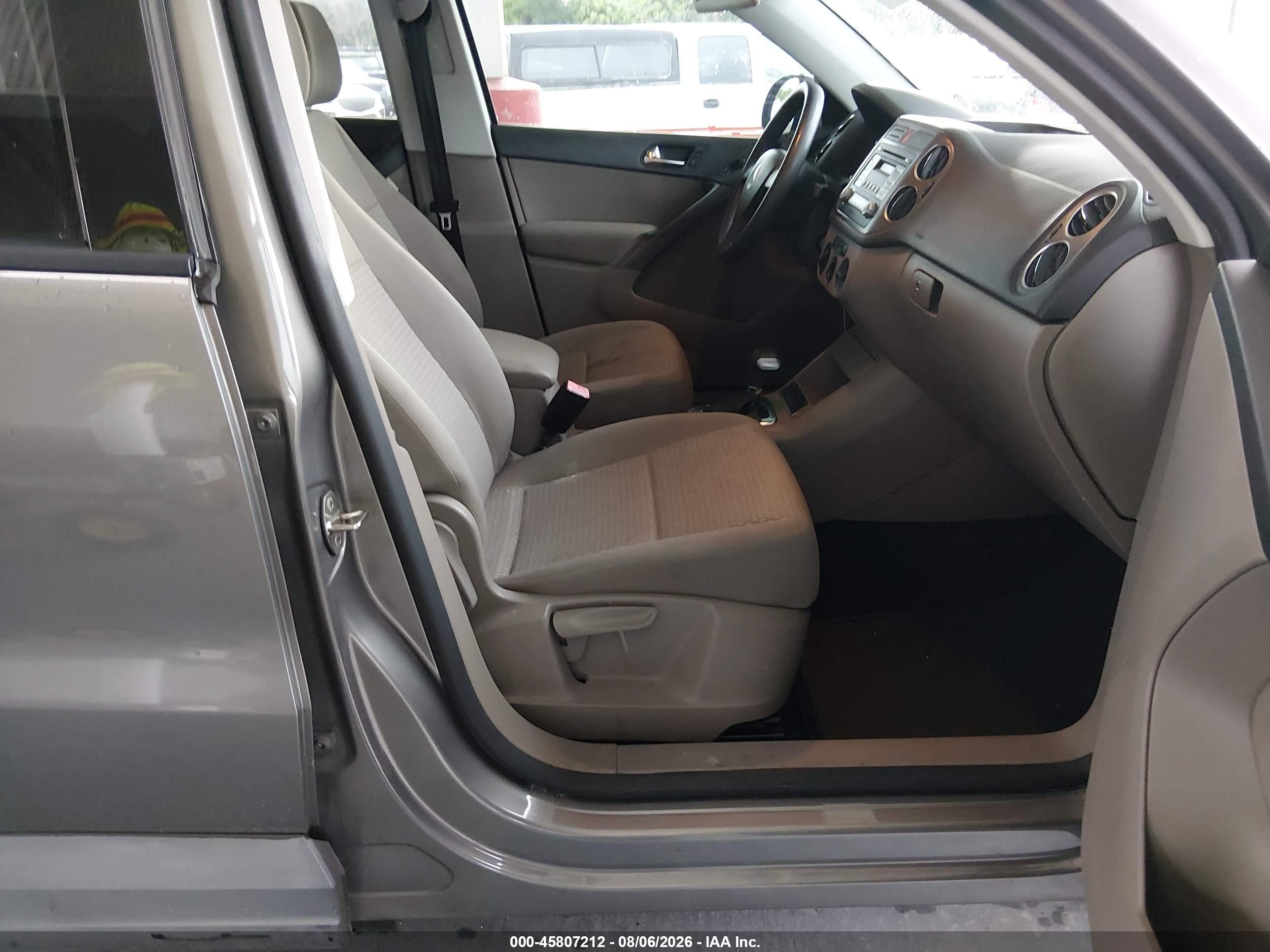 2009 Volkswagen Tiguan S/se/sel Бежевый vin: WVGAV75N09W513029