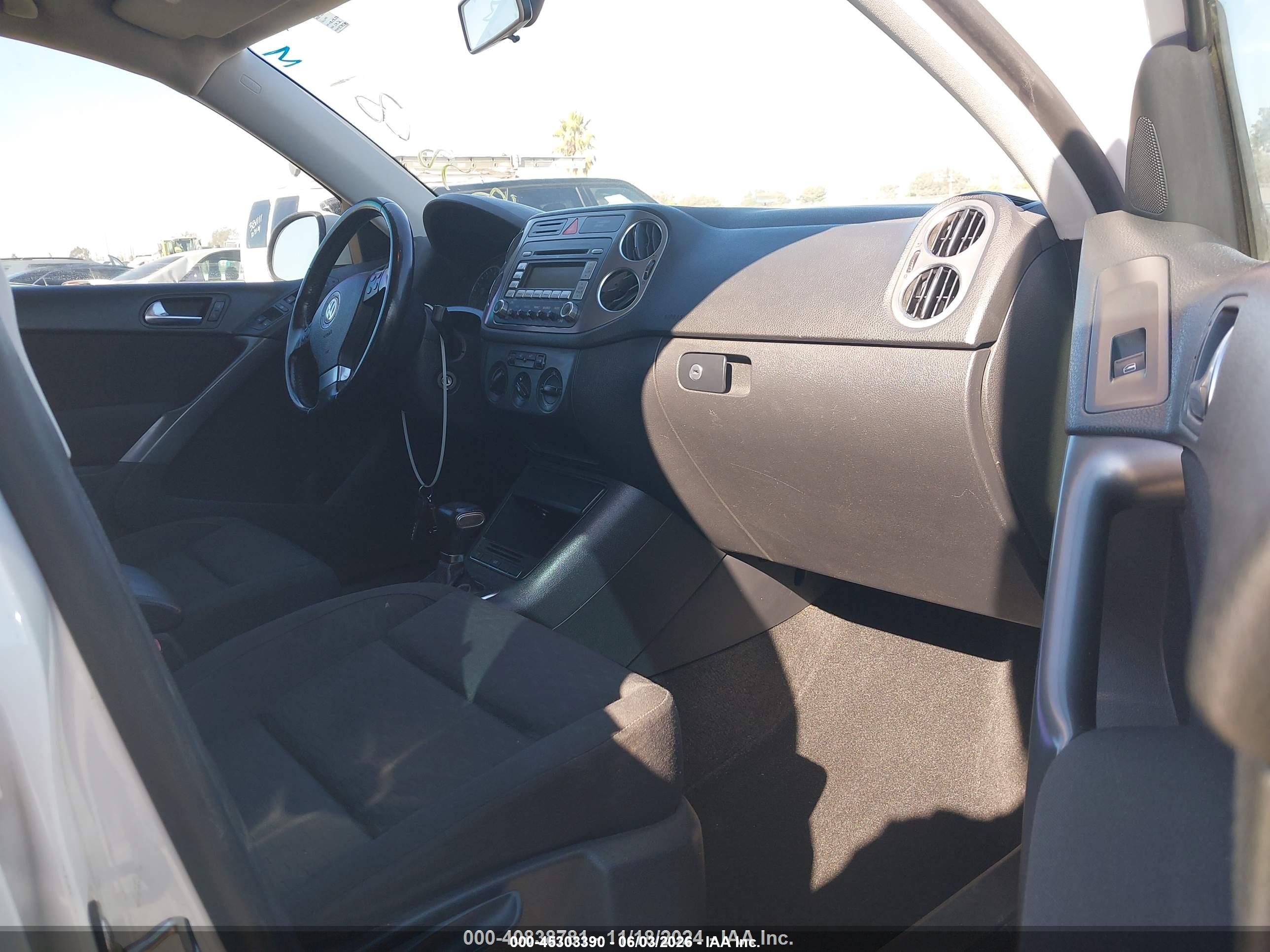 2009 Volkswagen Tiguan Se White vin: WVGAV75N09W524631