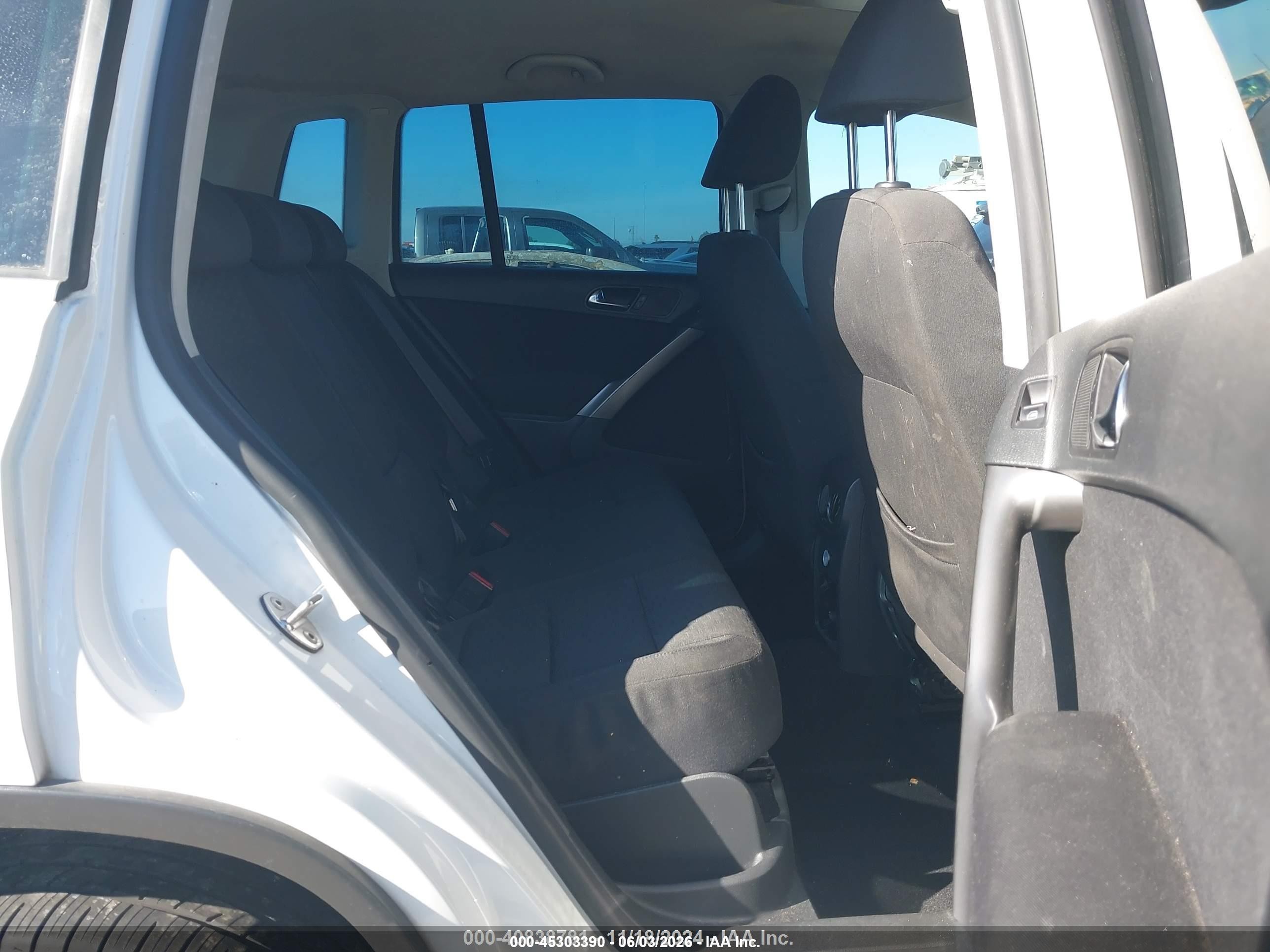 2009 Volkswagen Tiguan Se White vin: WVGAV75N09W524631