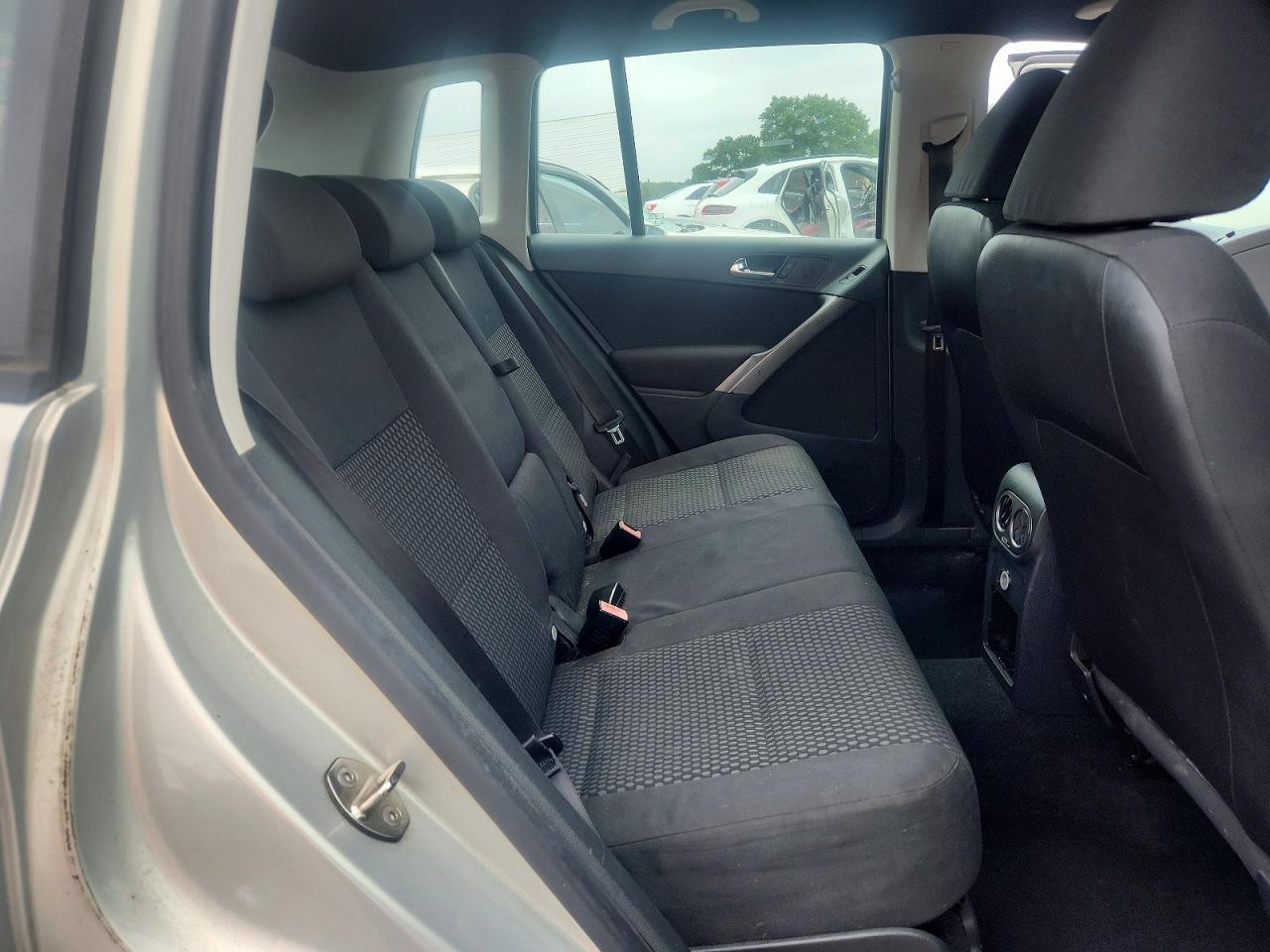 2009 Volkswagen Tiguan S Silver vin: WVGAV75N09W527156
