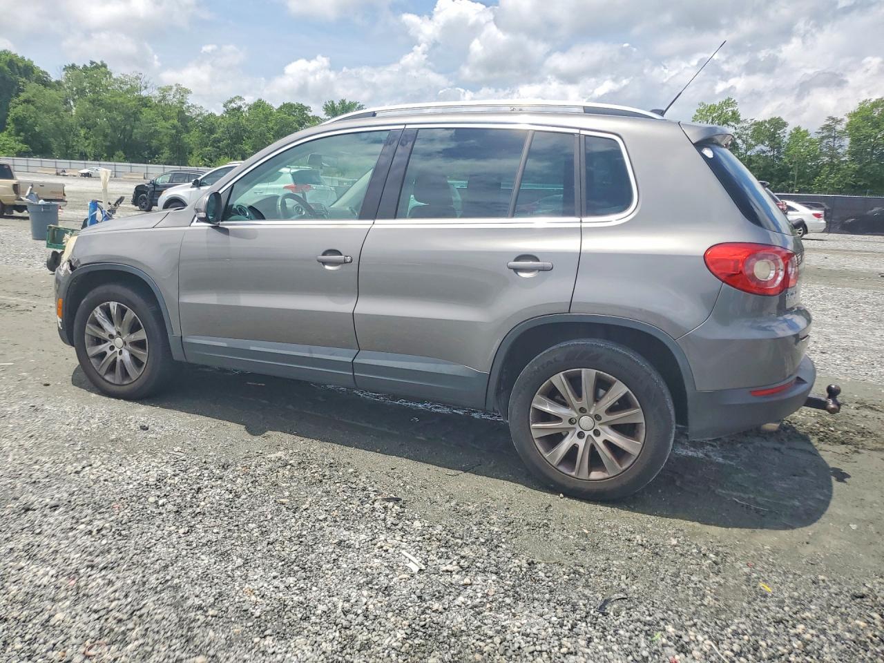 2009 Volkswagen Tiguan S Gray vin: WVGAV75N19W521334