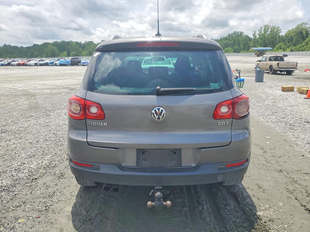 2009 Volkswagen Tiguan S Gray vin: WVGAV75N19W521334