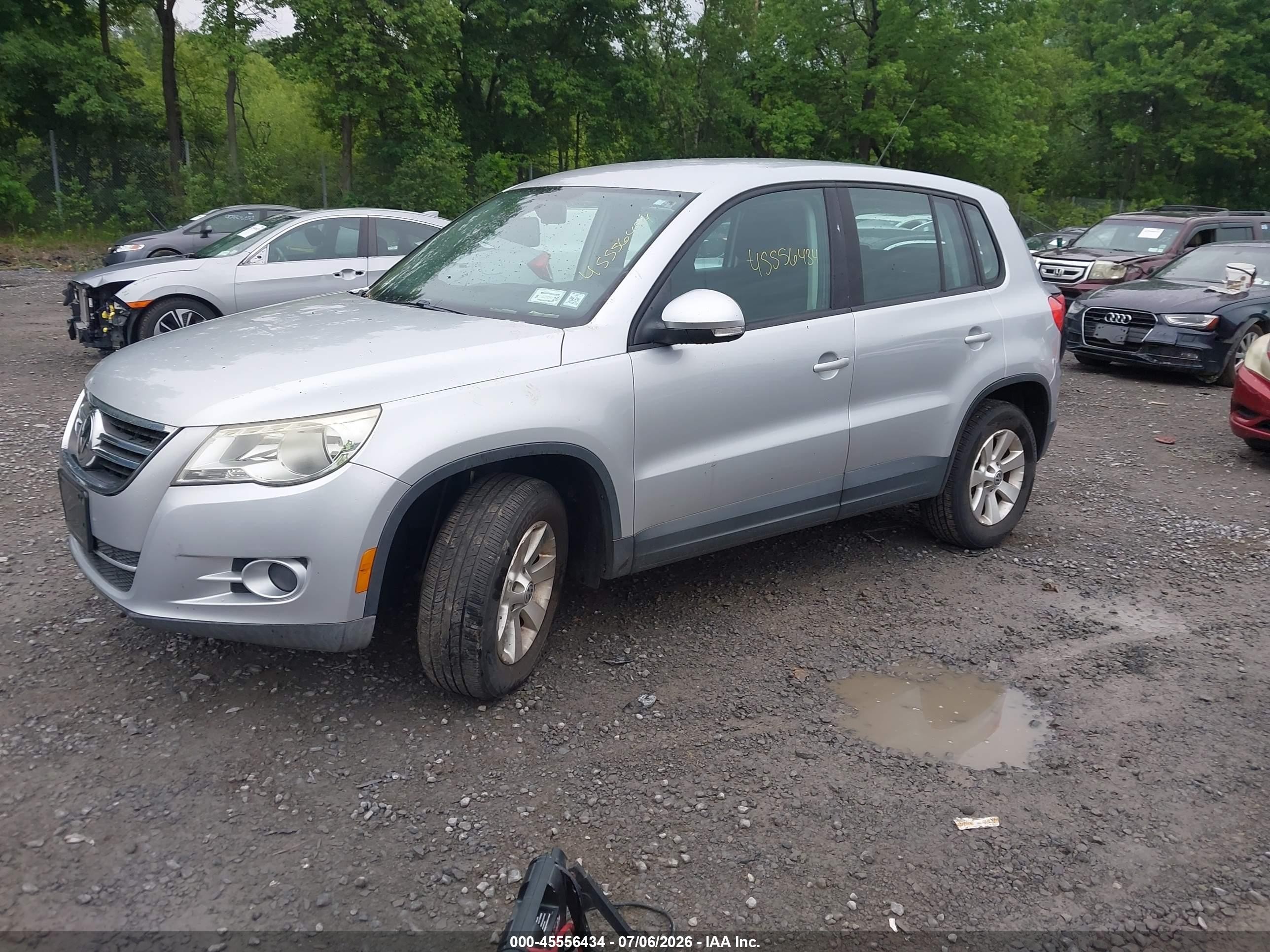 2009 Volkswagen Tiguan S Silver vin: WVGAV75N19W527280