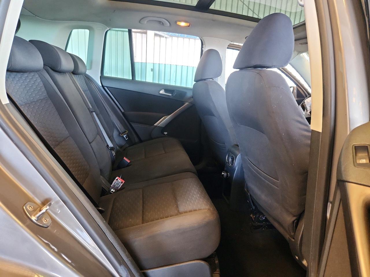 2009 Volkswagen Tiguan Gray vin: WVGAV75N29W000512