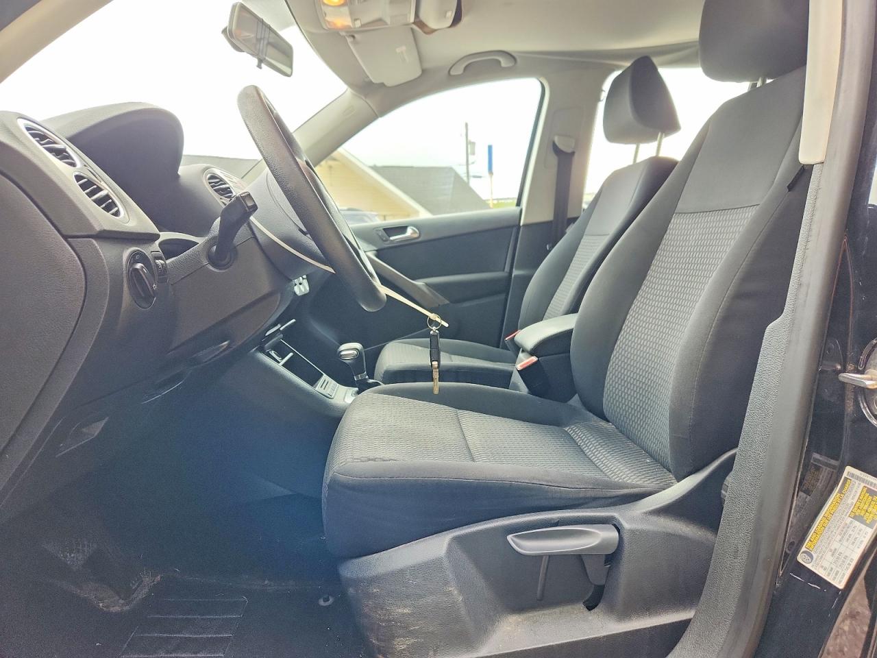 2009 Volkswagen Tiguan S Black vin: WVGAV75N49W512367