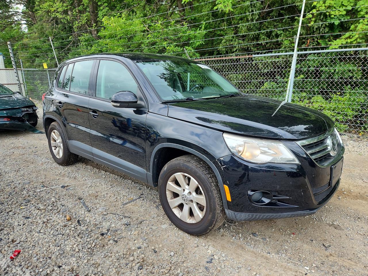 2009 Volkswagen Tiguan S Black vin: WVGAV75N49W512367