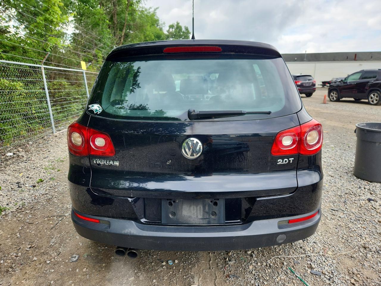 2009 Volkswagen Tiguan S Black vin: WVGAV75N49W512367