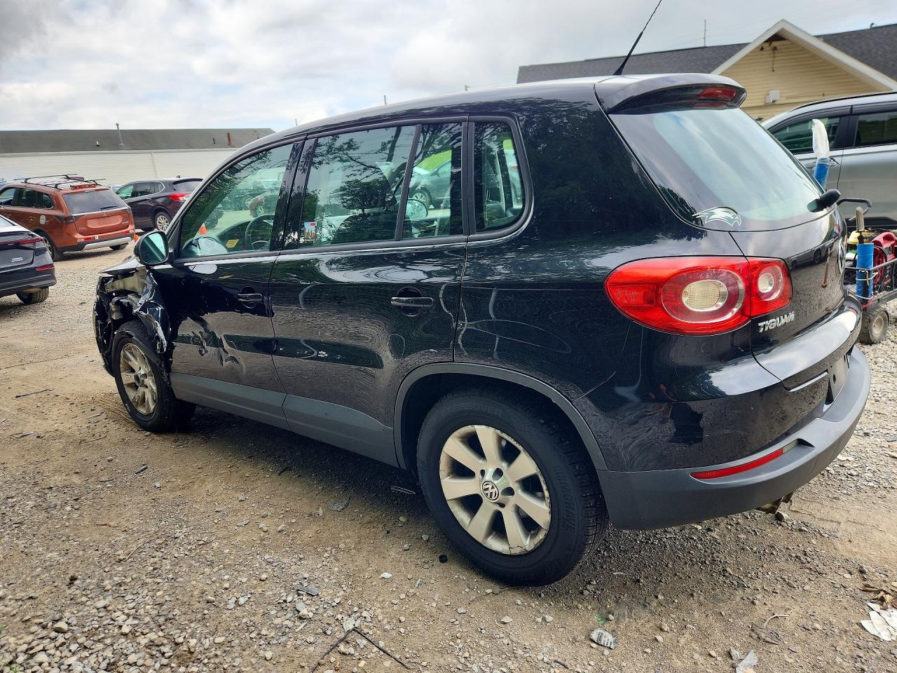 2009 Volkswagen Tiguan S Black vin: WVGAV75N49W512367