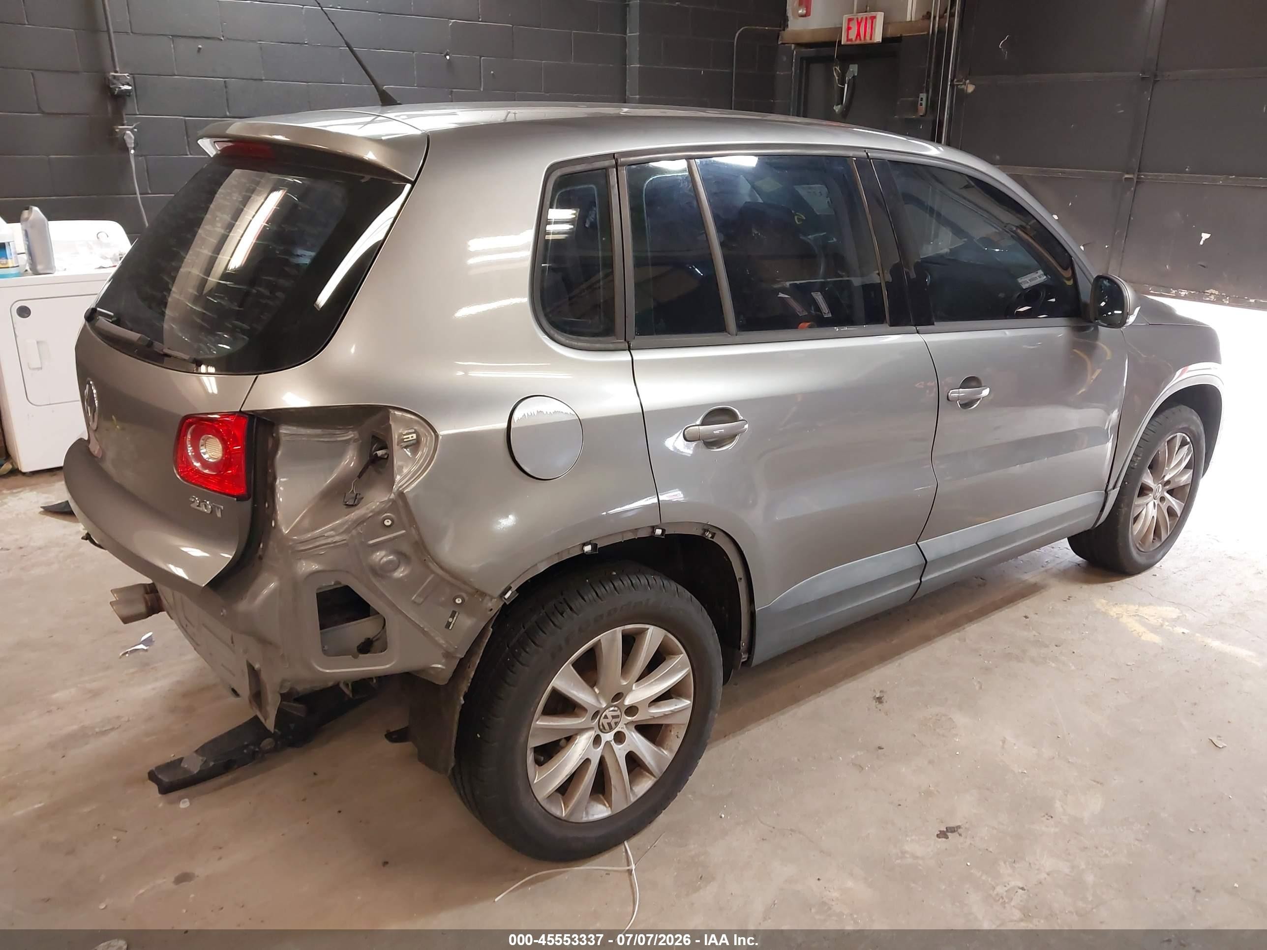 2009 Volkswagen Tiguan S/se/sel Gray vin: WVGAV75N49W513227