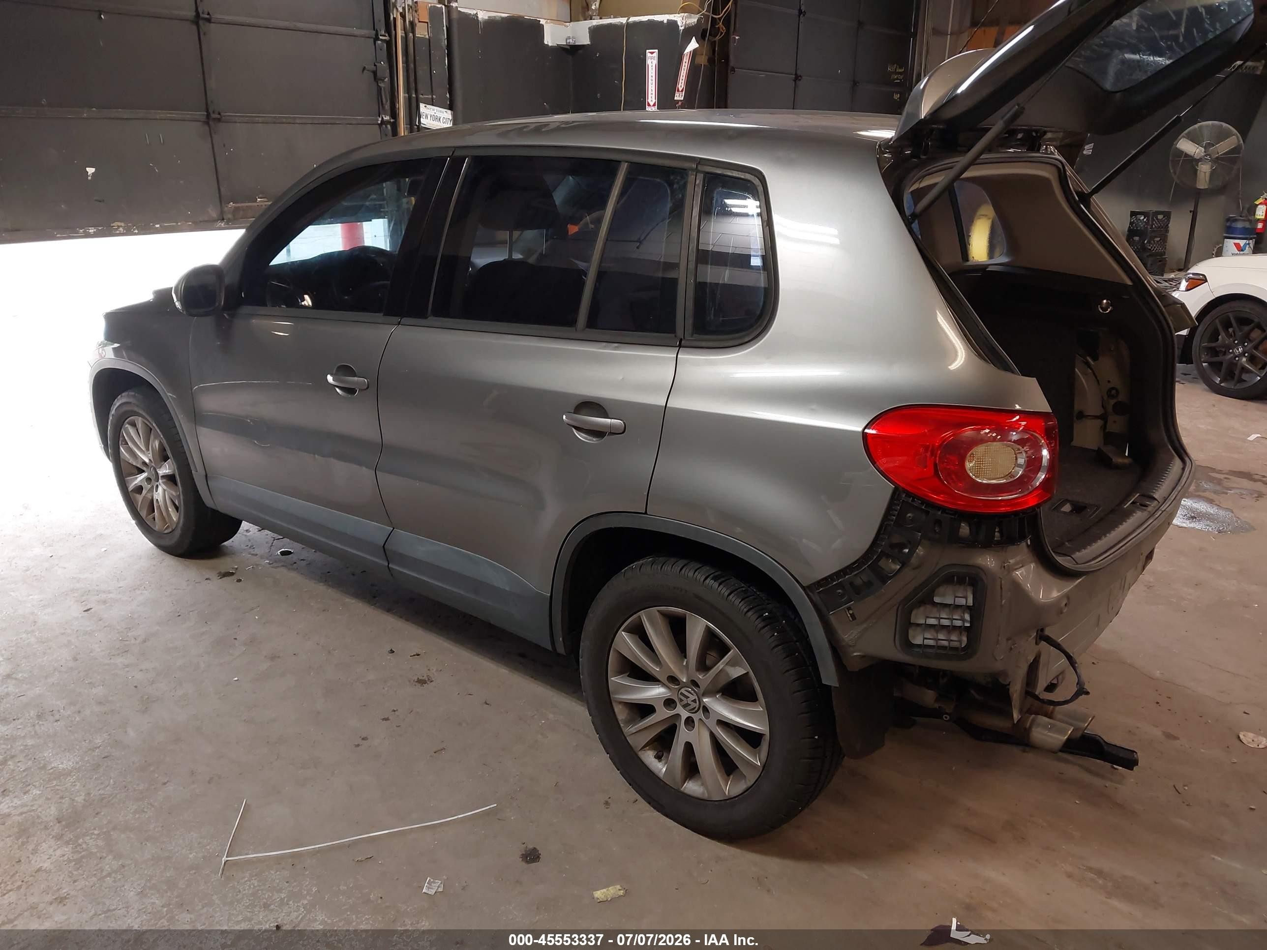 2009 Volkswagen Tiguan S/se/sel Gray vin: WVGAV75N49W513227