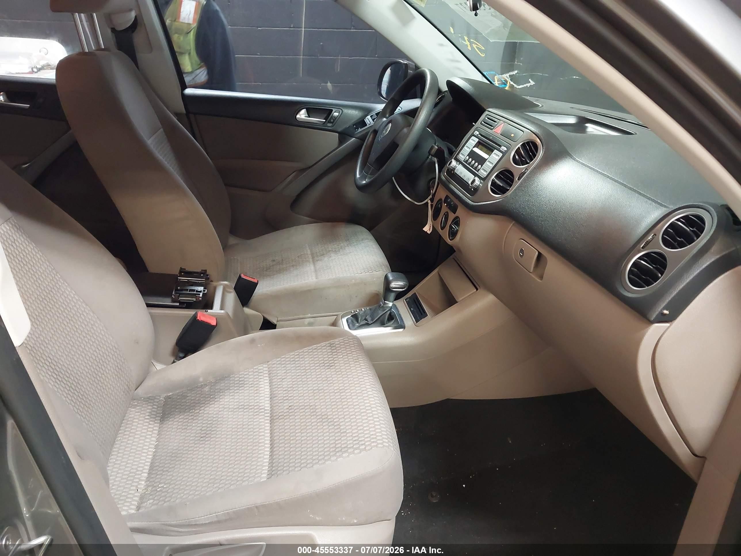 2009 Volkswagen Tiguan S/se/sel Gray vin: WVGAV75N49W513227