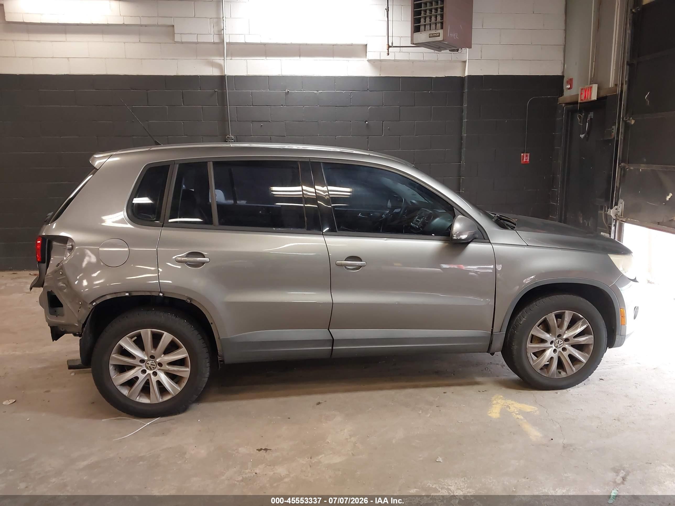 2009 Volkswagen Tiguan S/se/sel Gray vin: WVGAV75N49W513227