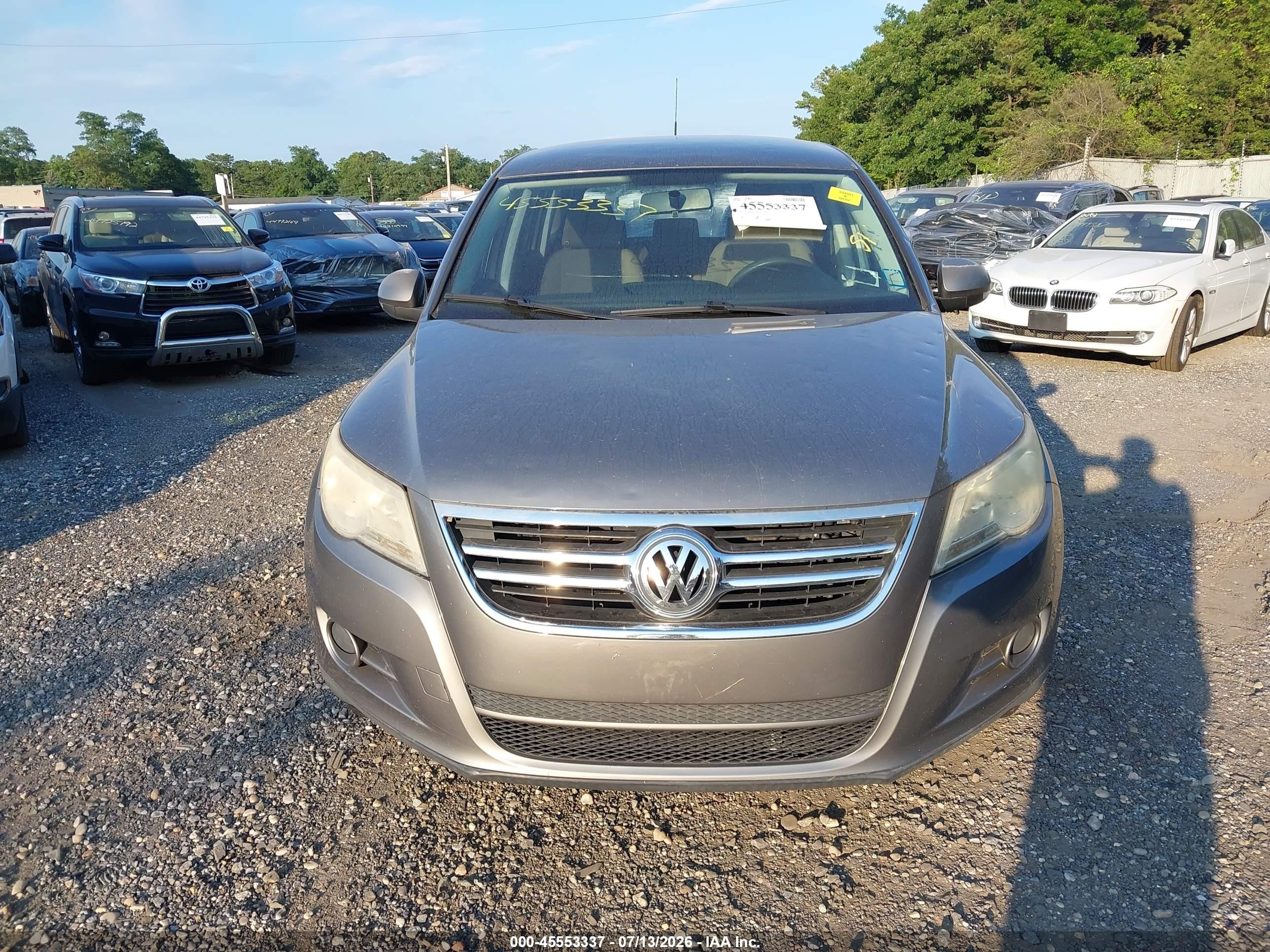 2009 Volkswagen Tiguan S/se/sel Gray vin: WVGAV75N49W513227