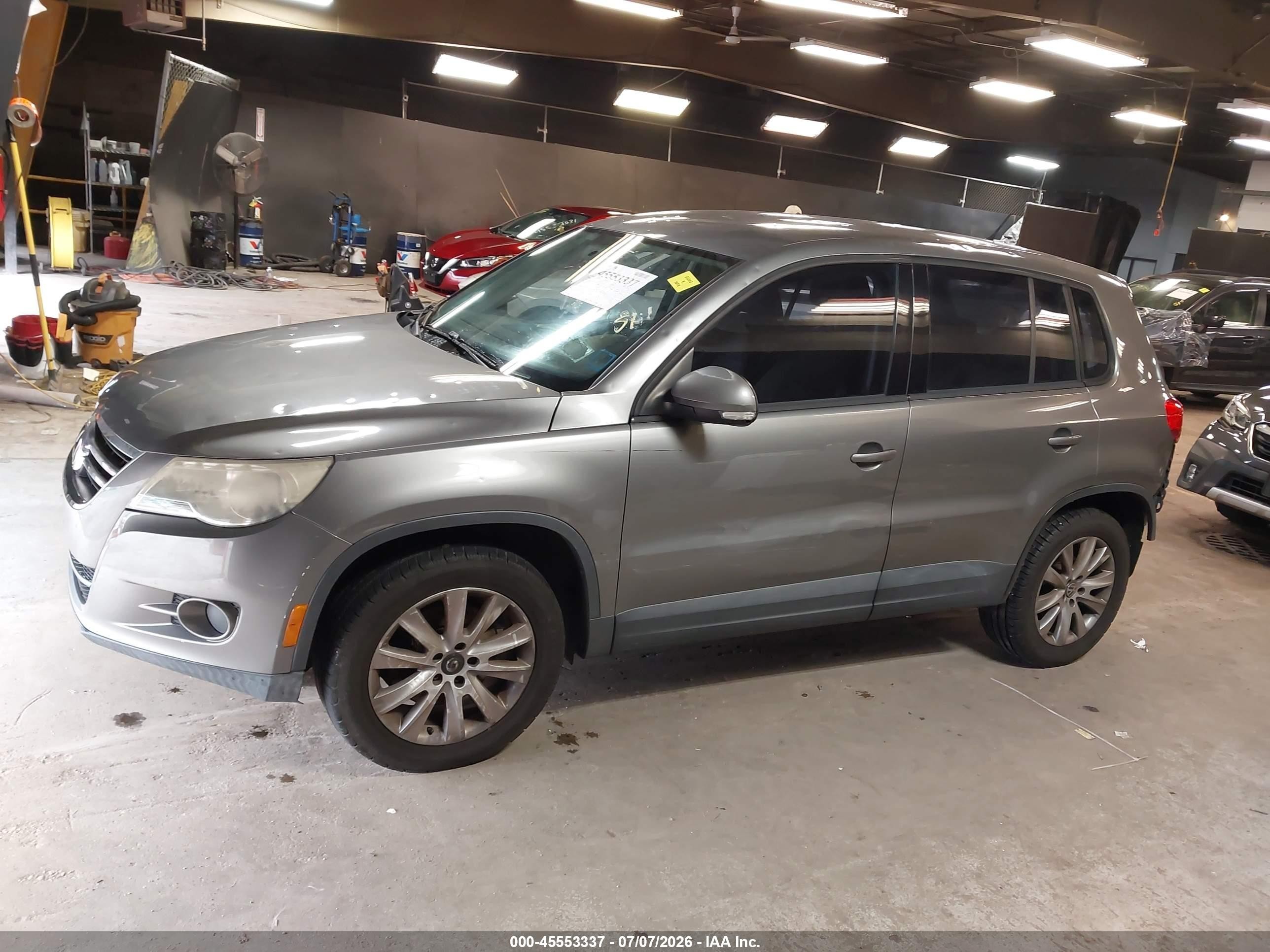 2009 Volkswagen Tiguan S/se/sel Gray vin: WVGAV75N49W513227