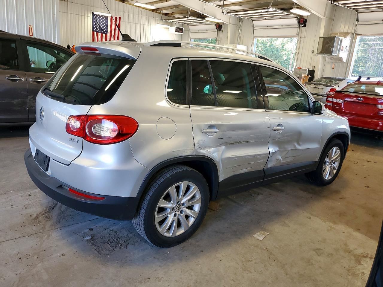 2009 Volkswagen Tiguan S Silver vin: WVGAV75N59W505332