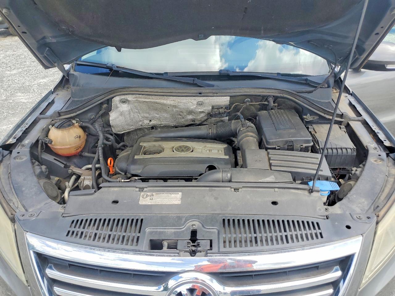 2009 Volkswagen Tiguan S Gray vin: WVGAV75N69W525945