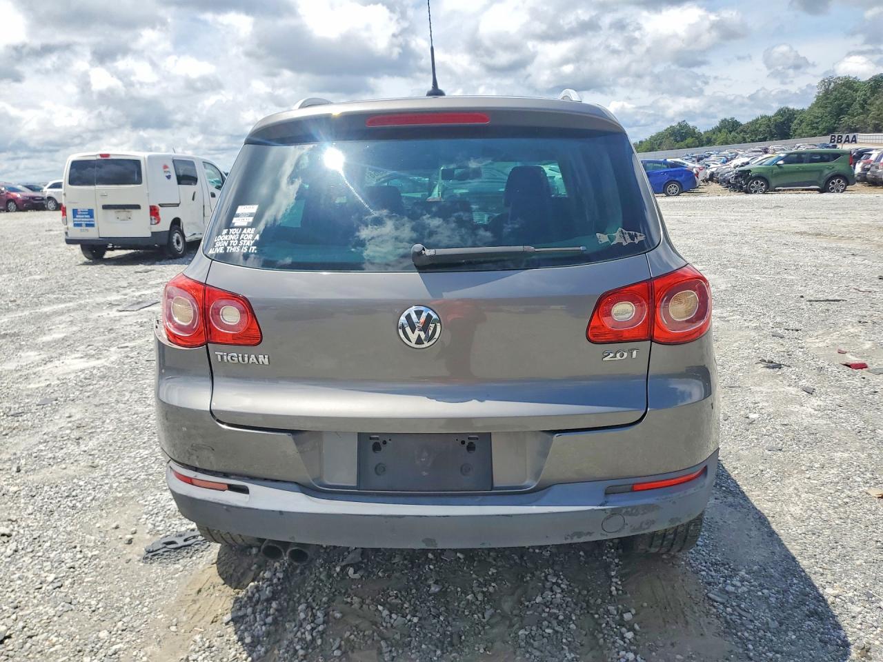2009 Volkswagen Tiguan S Gray vin: WVGAV75N69W525945