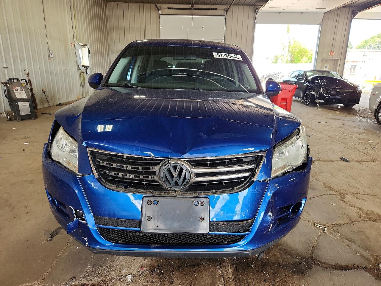 2010 Volkswagen Tiguan S Blue vin: WVGAV7AX0AW002741