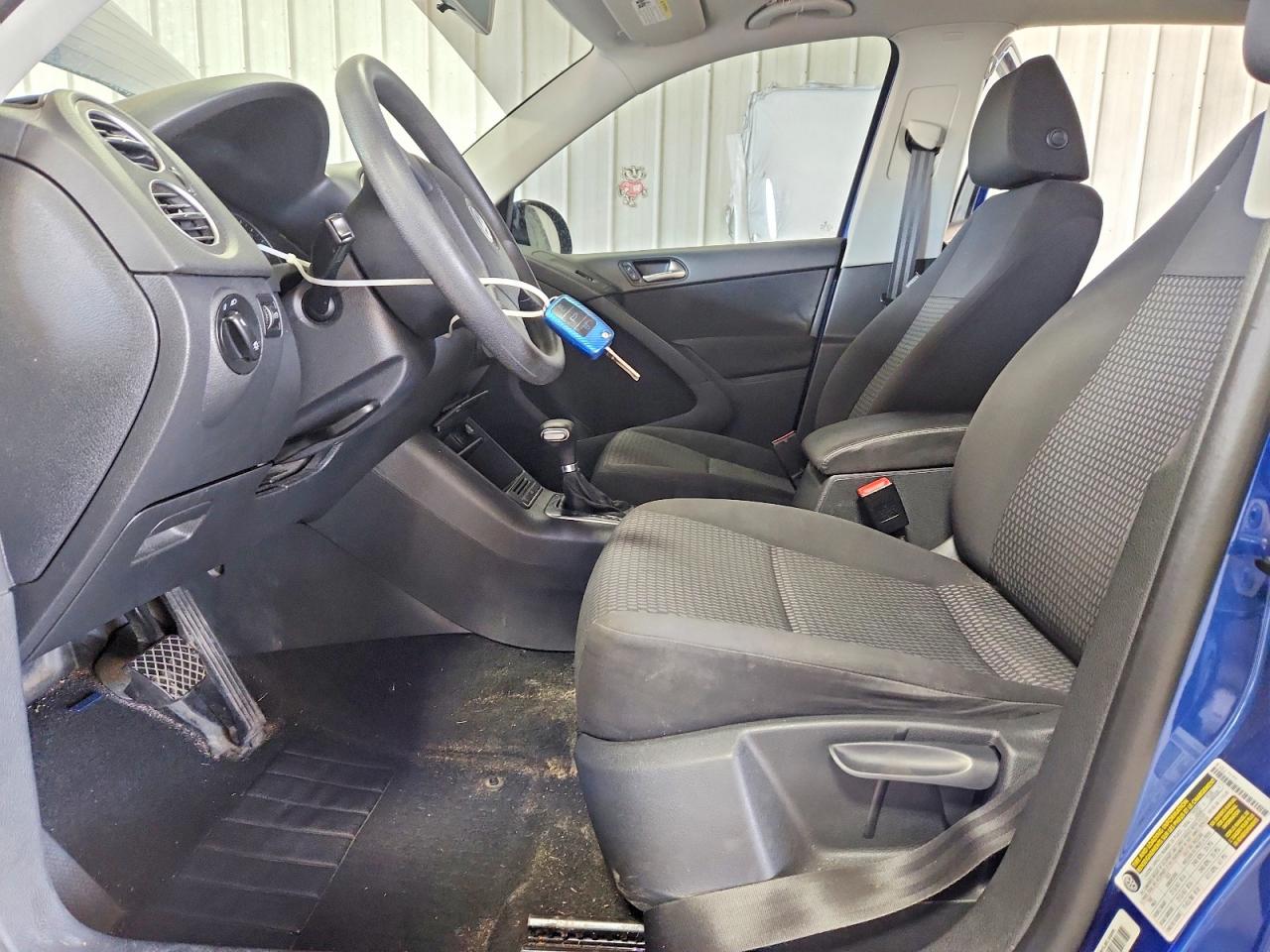 2010 Volkswagen Tiguan S Blue vin: WVGAV7AX0AW002741