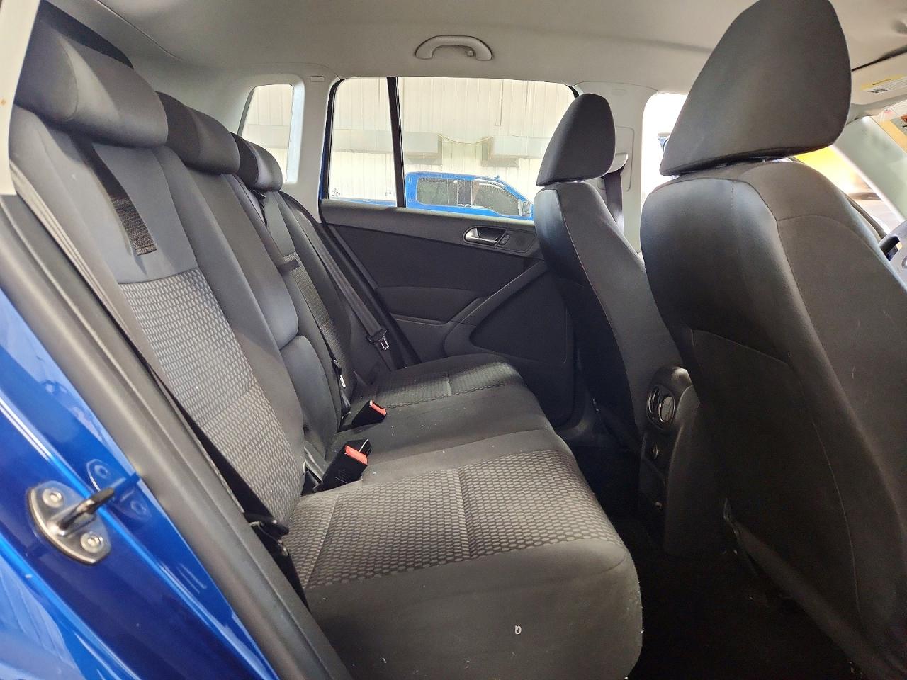 2010 Volkswagen Tiguan S Blue vin: WVGAV7AX0AW002741