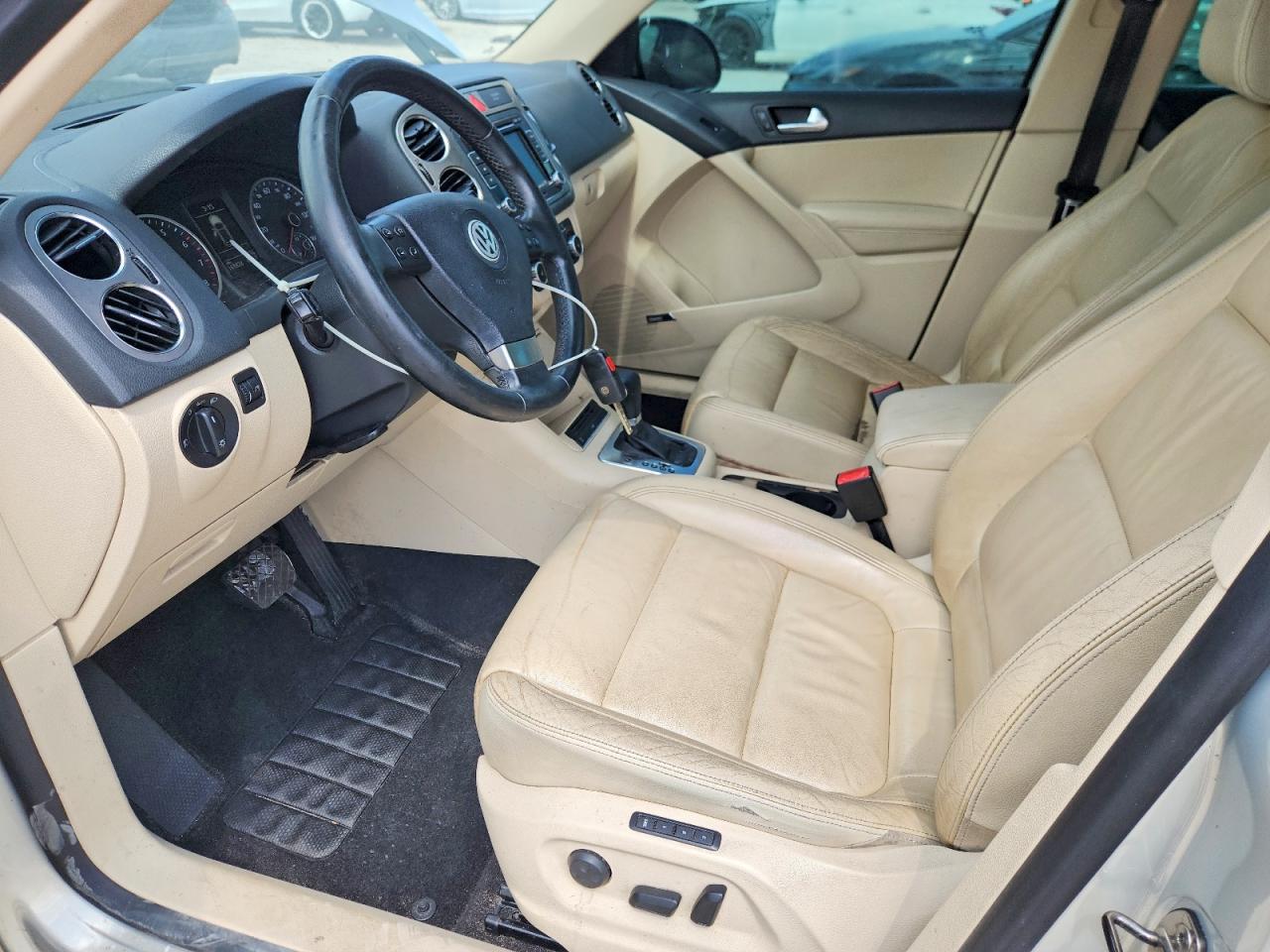 2010 Volkswagen Tiguan S Silver vin: WVGAV7AX0AW520963