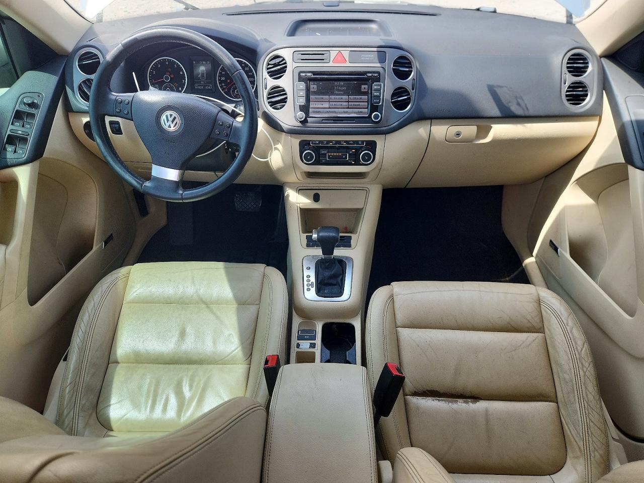 2010 Volkswagen Tiguan S Silver vin: WVGAV7AX0AW520963