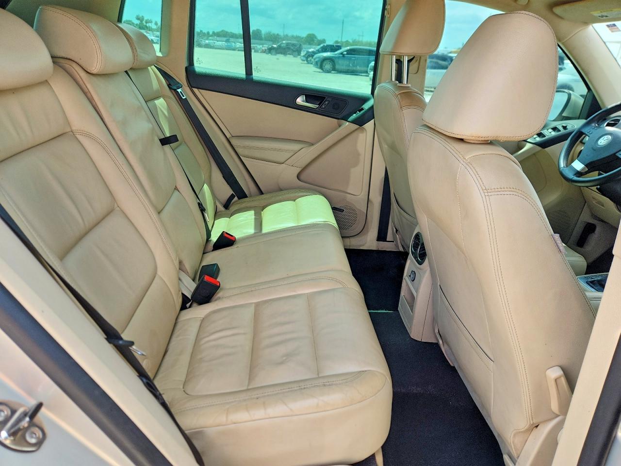 2010 Volkswagen Tiguan S Silver vin: WVGAV7AX0AW520963