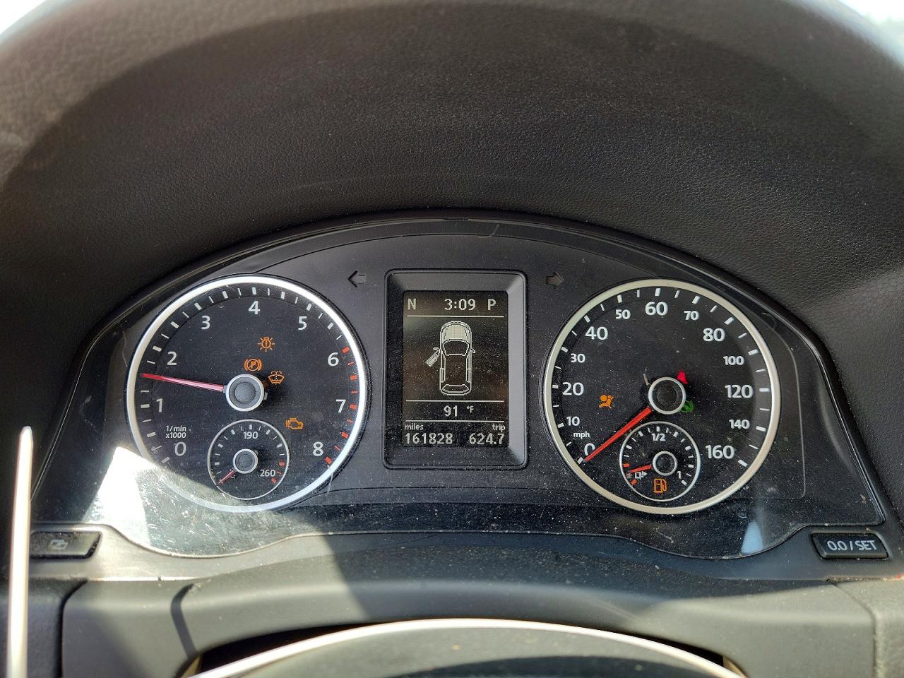 2010 Volkswagen Tiguan S Silver vin: WVGAV7AX0AW520963