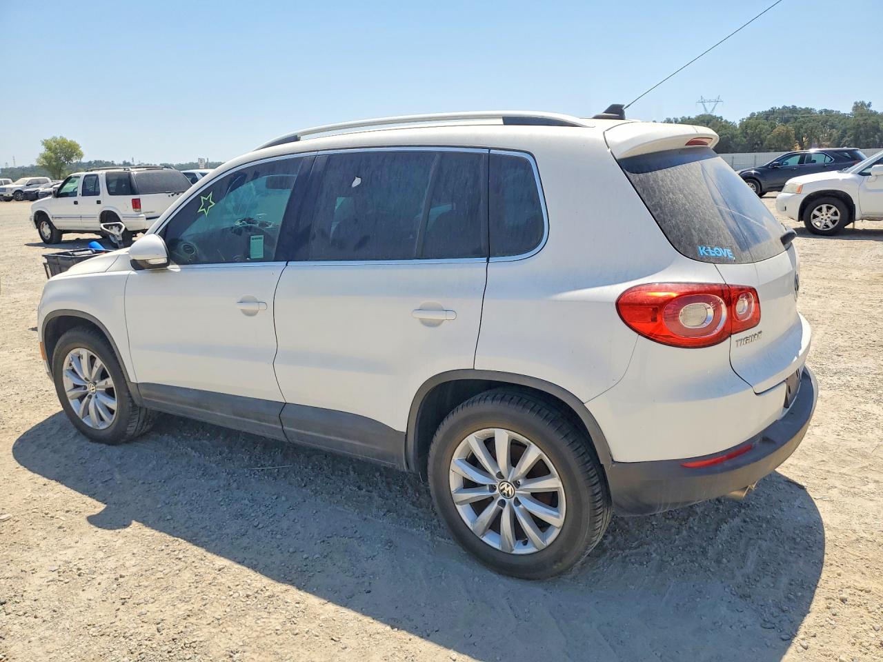 2011 Volkswagen Tiguan S White vin: WVGAV7AX0BW503520