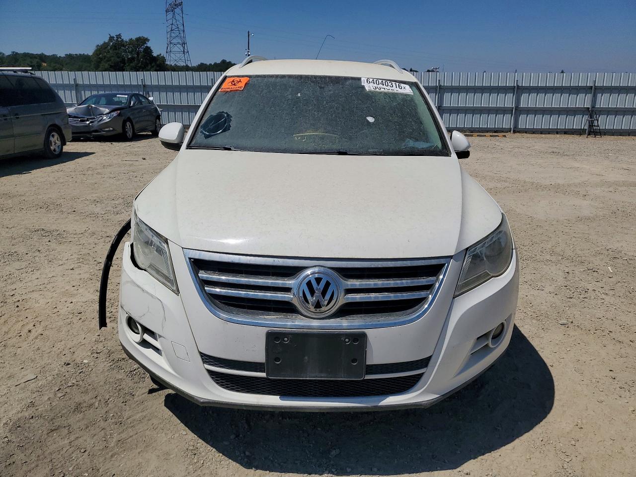 2011 Volkswagen Tiguan S White vin: WVGAV7AX0BW503520