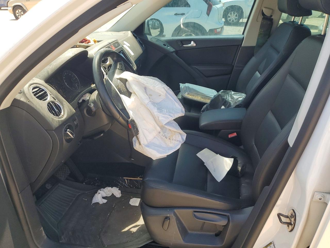 2011 Volkswagen Tiguan S White vin: WVGAV7AX0BW503520