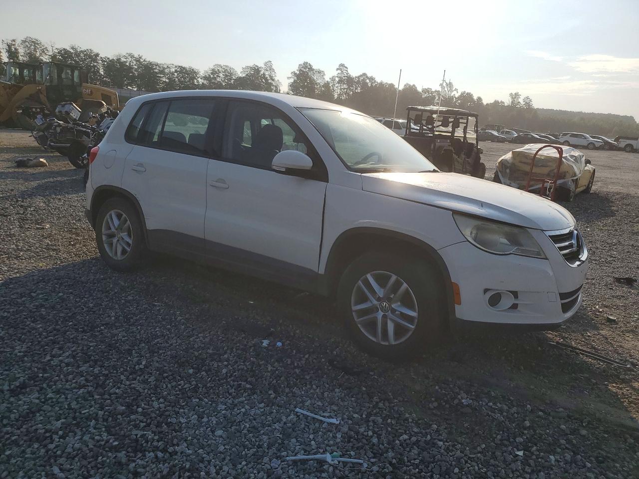 2011 Volkswagen Tiguan S White vin: WVGAV7AX0BW526845