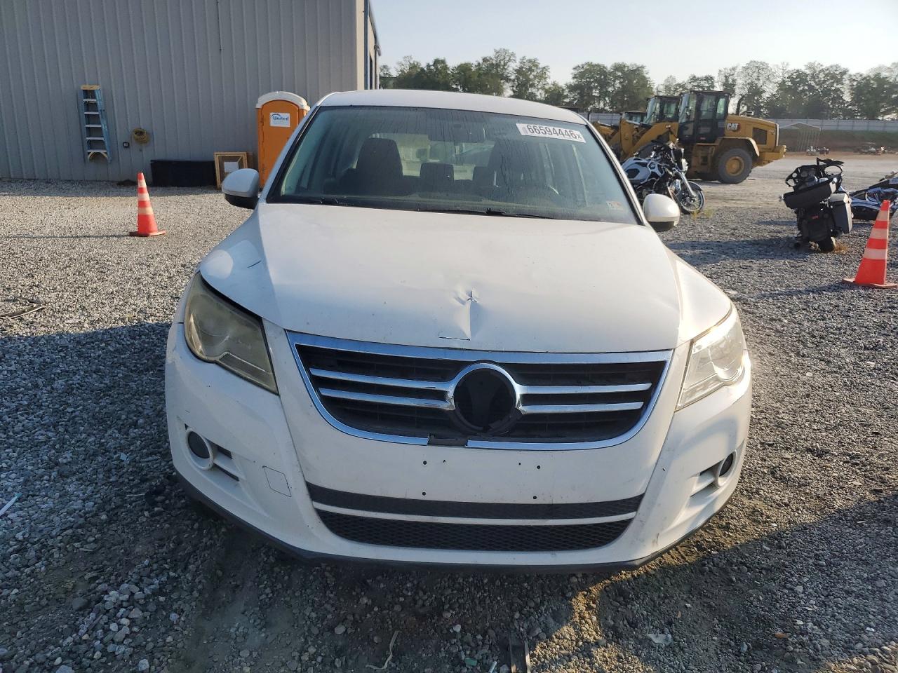 2011 Volkswagen Tiguan S White vin: WVGAV7AX0BW526845
