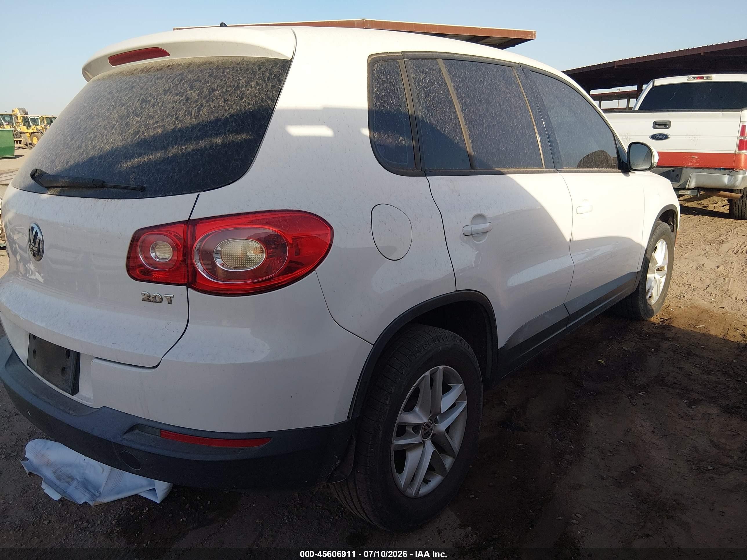 2011 Volkswagen Tiguan S White vin: WVGAV7AX0BW534427