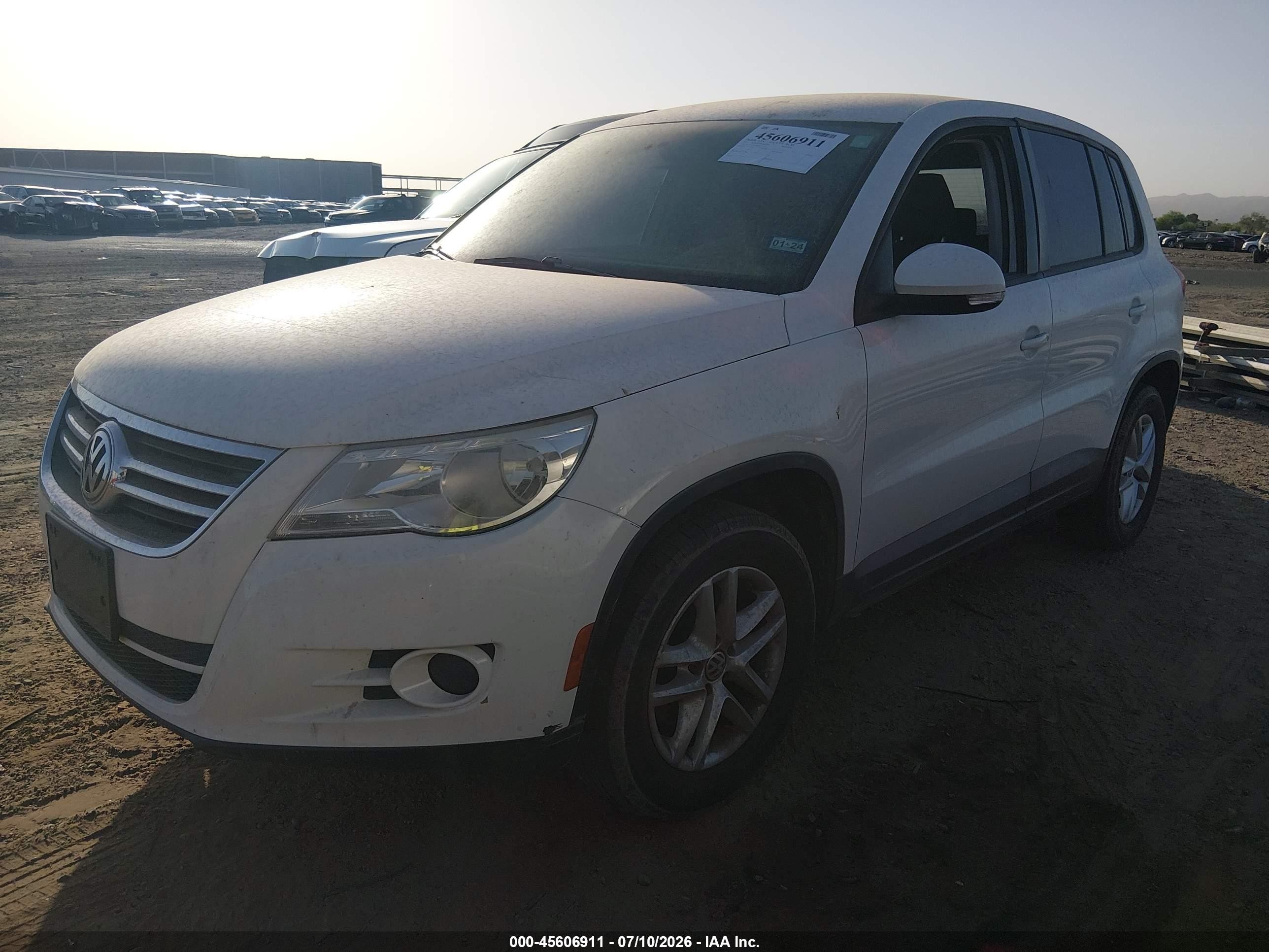 2011 Volkswagen Tiguan S White vin: WVGAV7AX0BW534427