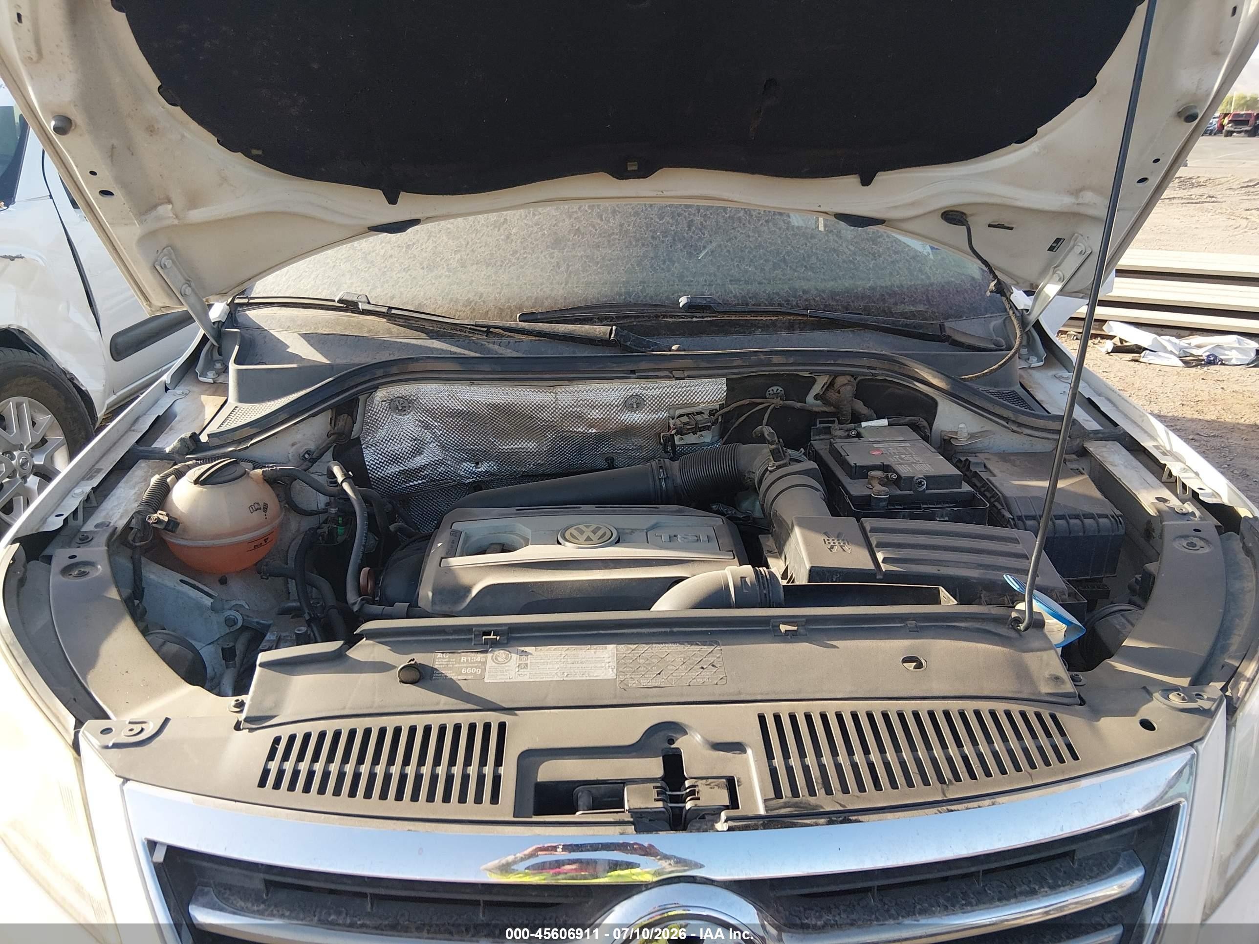 2011 Volkswagen Tiguan S White vin: WVGAV7AX0BW534427