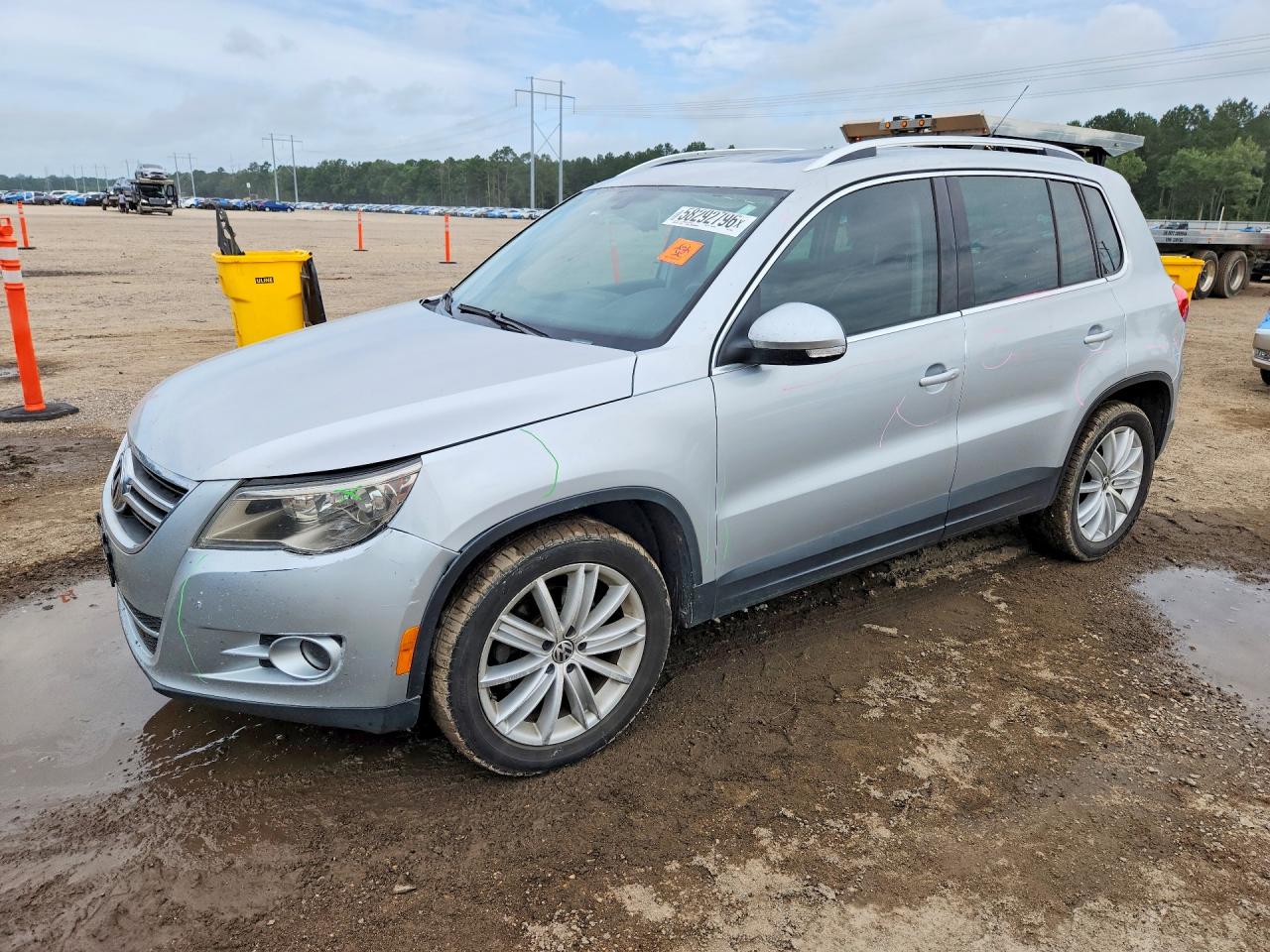 2011 Volkswagen Tiguan S Silver vin: WVGAV7AX0BW568643