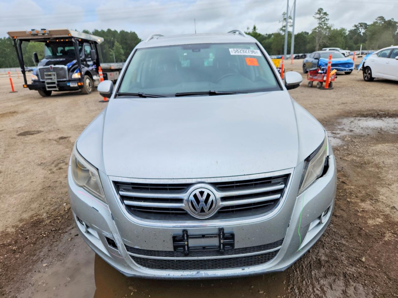 2011 Volkswagen Tiguan S Silver vin: WVGAV7AX0BW568643