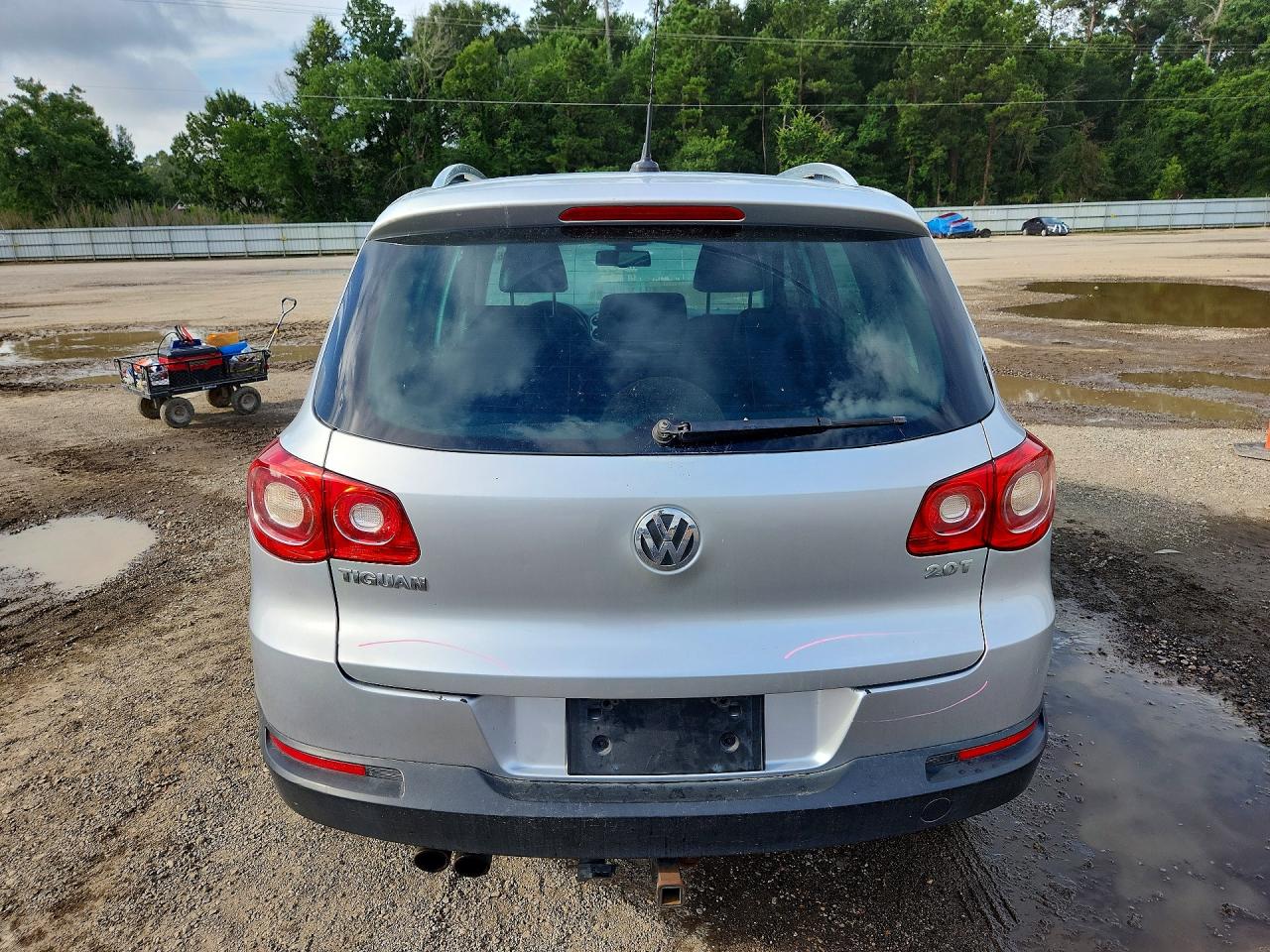2011 Volkswagen Tiguan S Silver vin: WVGAV7AX0BW568643