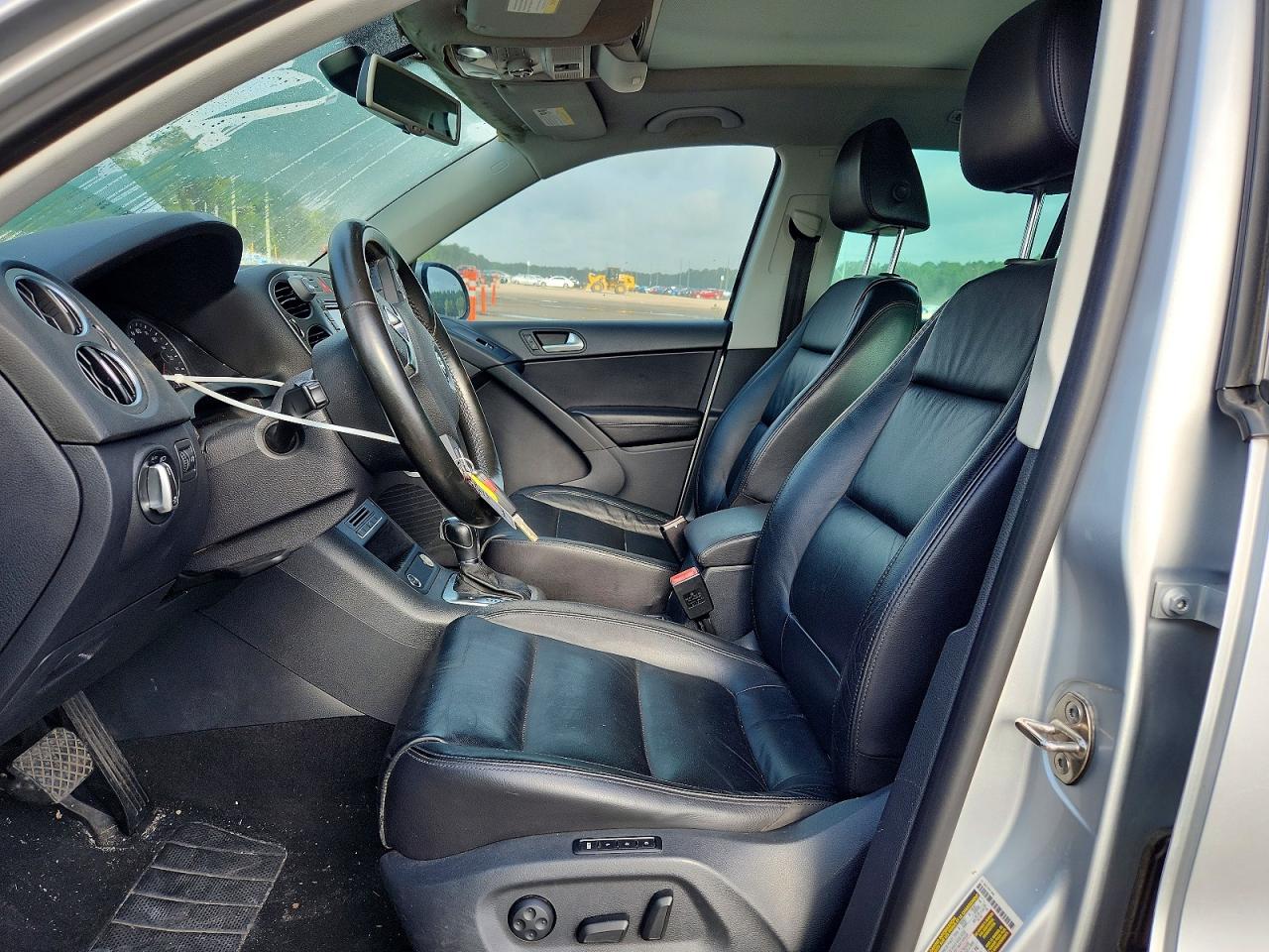 2011 Volkswagen Tiguan S Silver vin: WVGAV7AX0BW568643