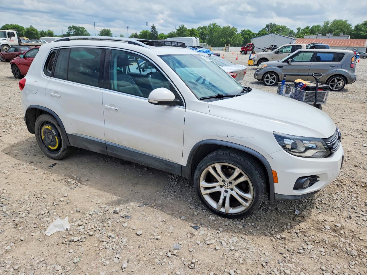 2012 Volkswagen Tiguan S White vin: WVGAV7AX0CW001804