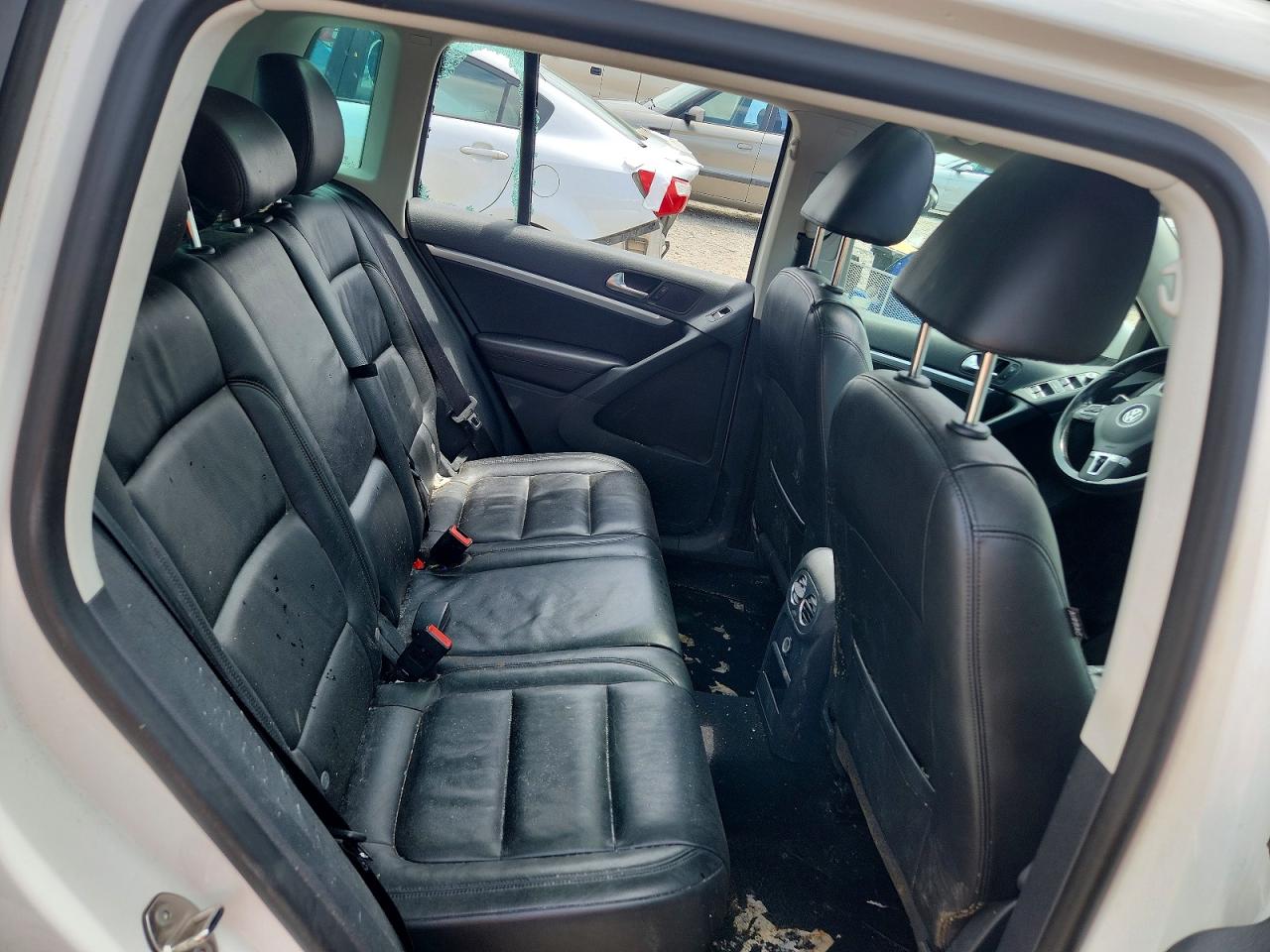2012 Volkswagen Tiguan S White vin: WVGAV7AX0CW001804