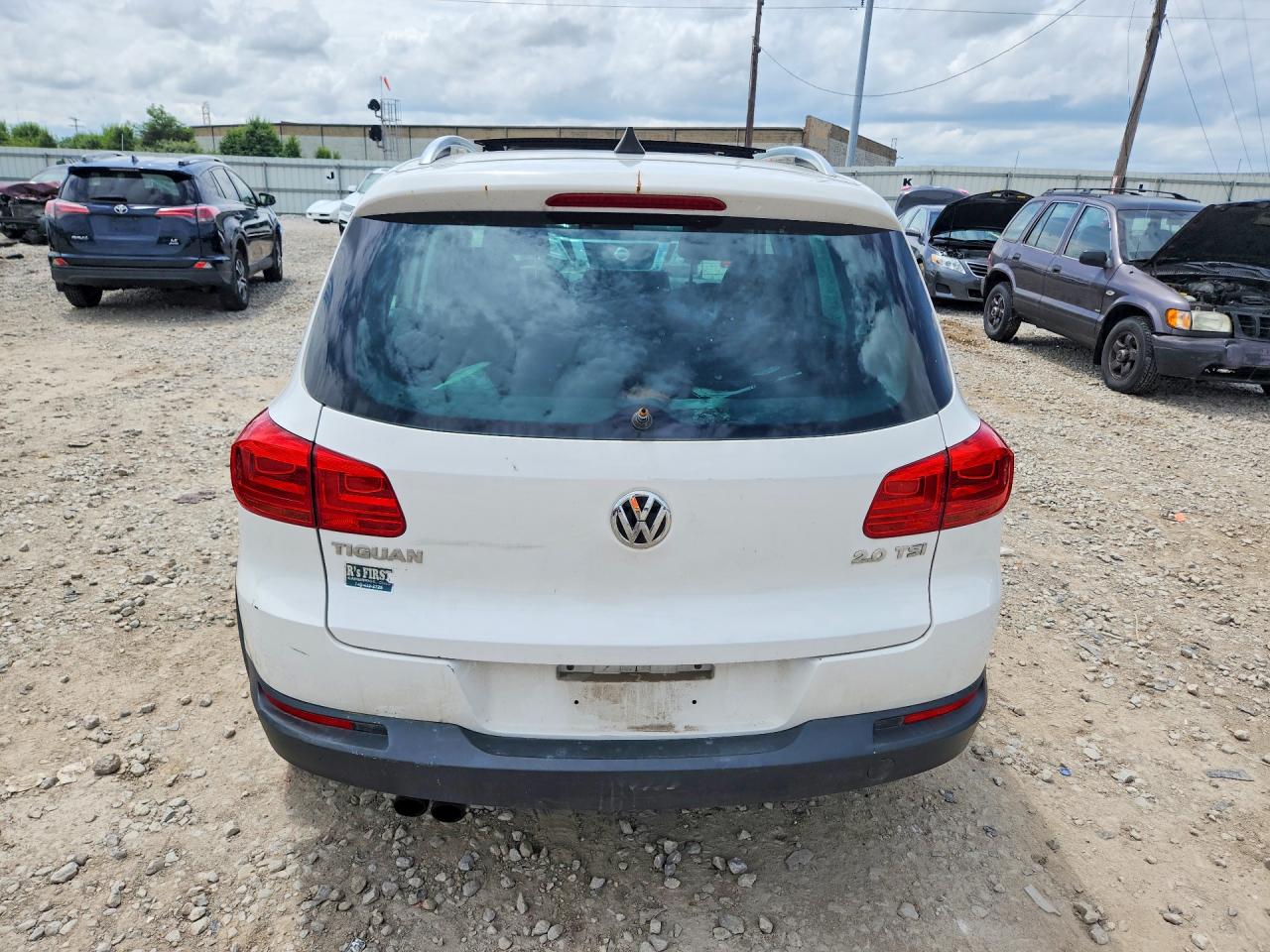 2012 Volkswagen Tiguan S White vin: WVGAV7AX0CW001804
