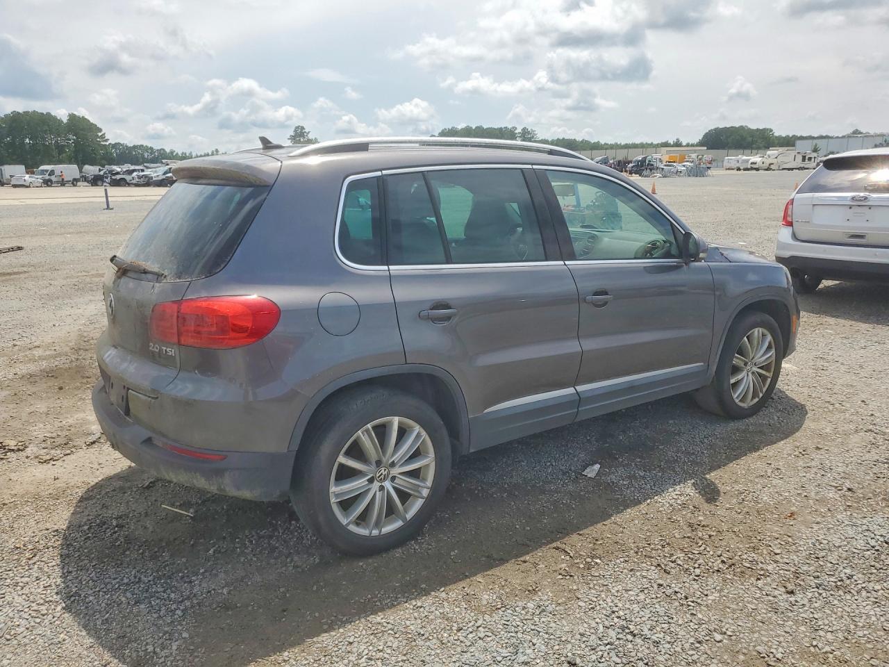 2012 Volkswagen Tiguan S Green vin: WVGAV7AX0CW003956